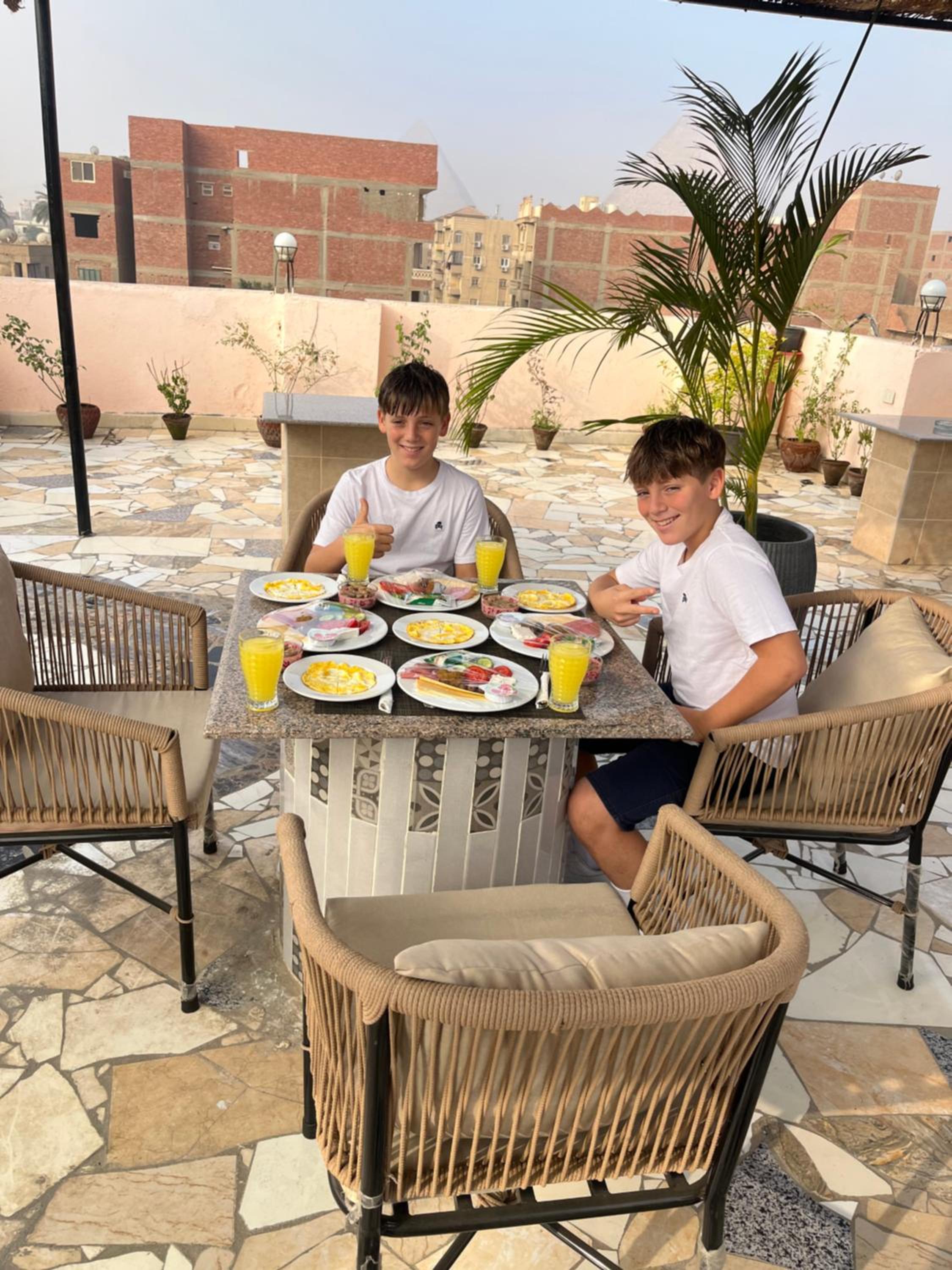 Badr pyramids inn