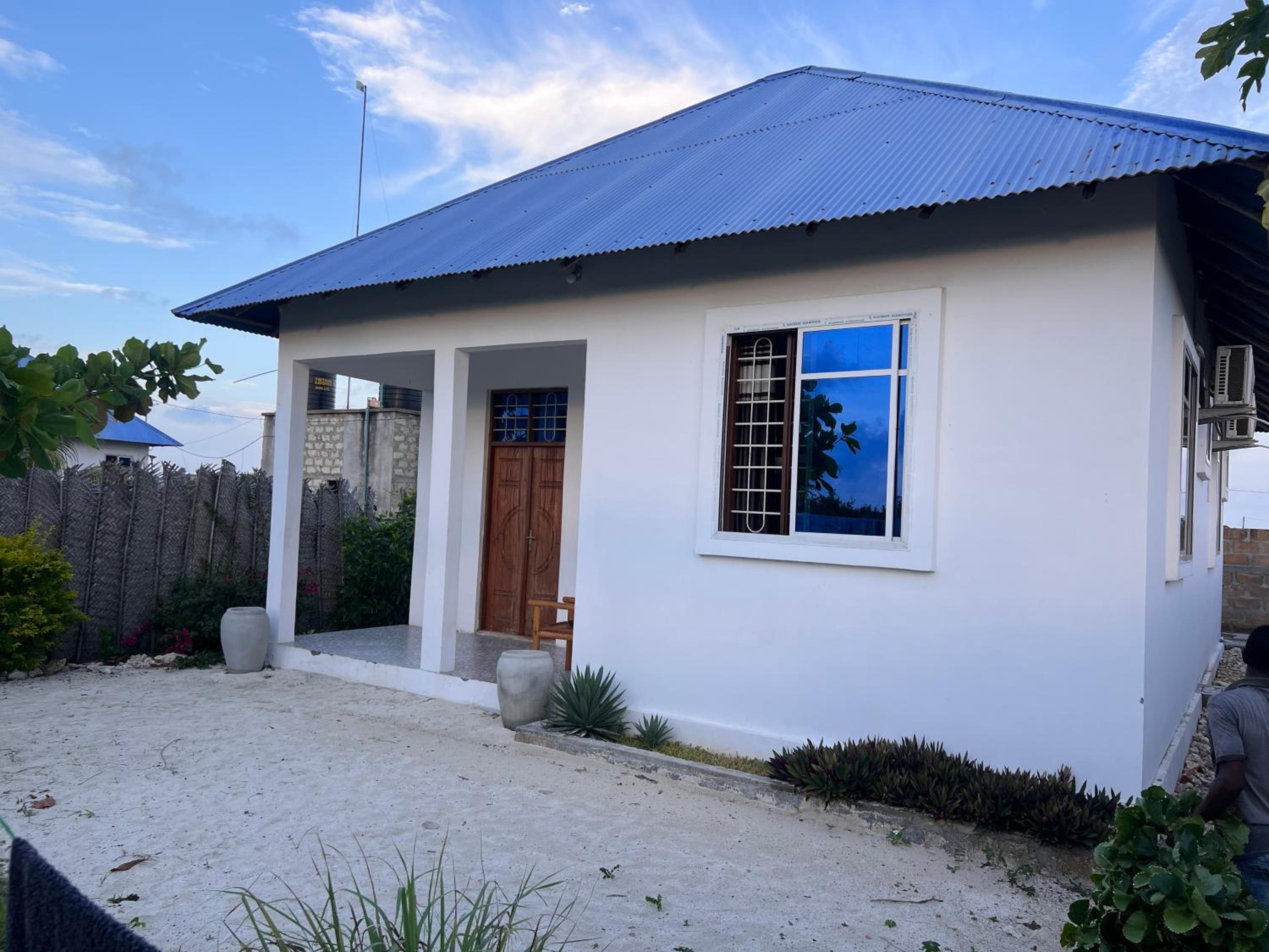 Maïsha House Makundochi Beach