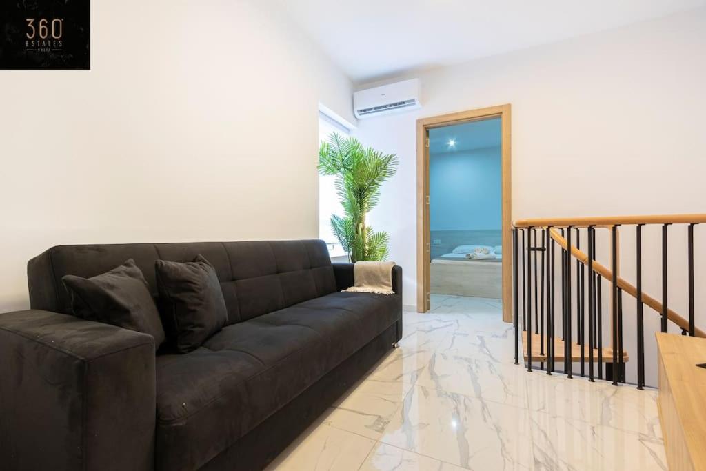 A lovely duplex maisonette just of Spinola w/WIFI by 360 Estates — St Julian's