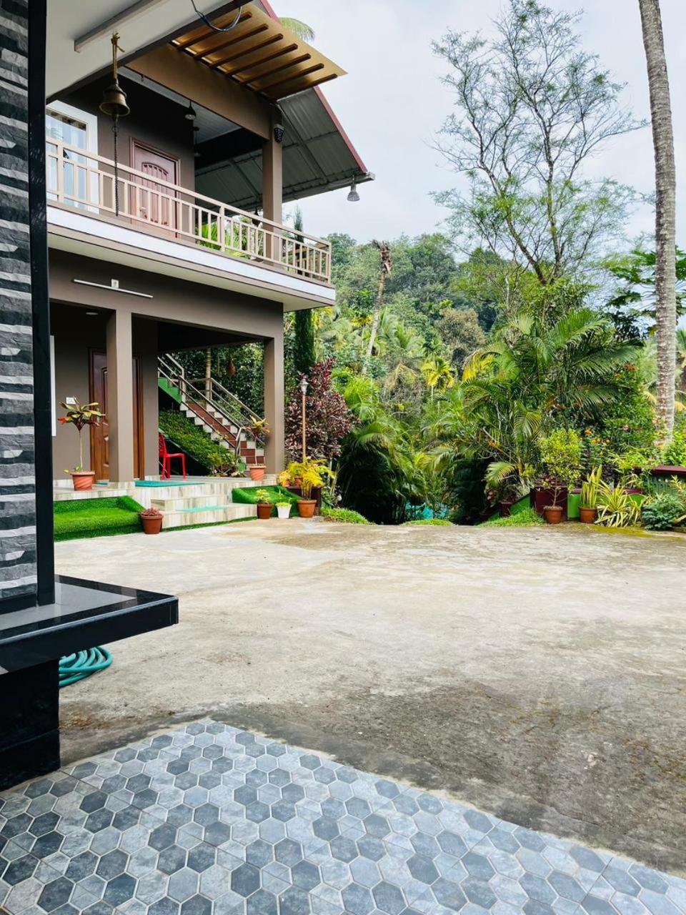 Linn View Home Stay Munnar view 2