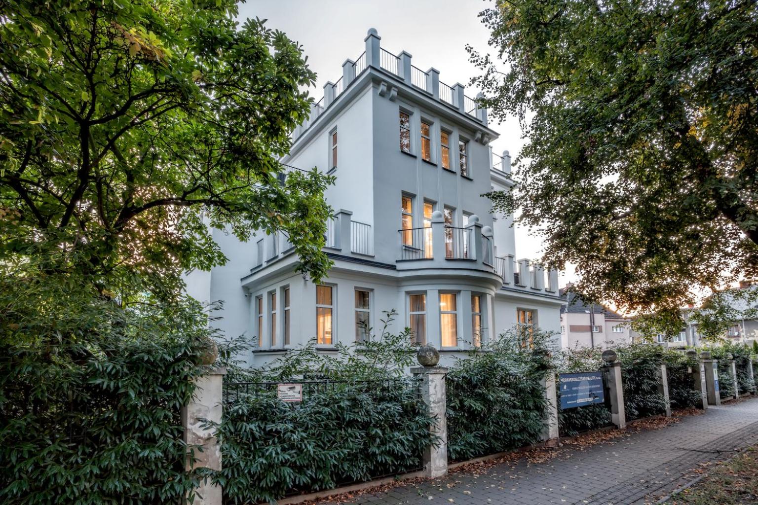 Apartments Villa Whitehouse