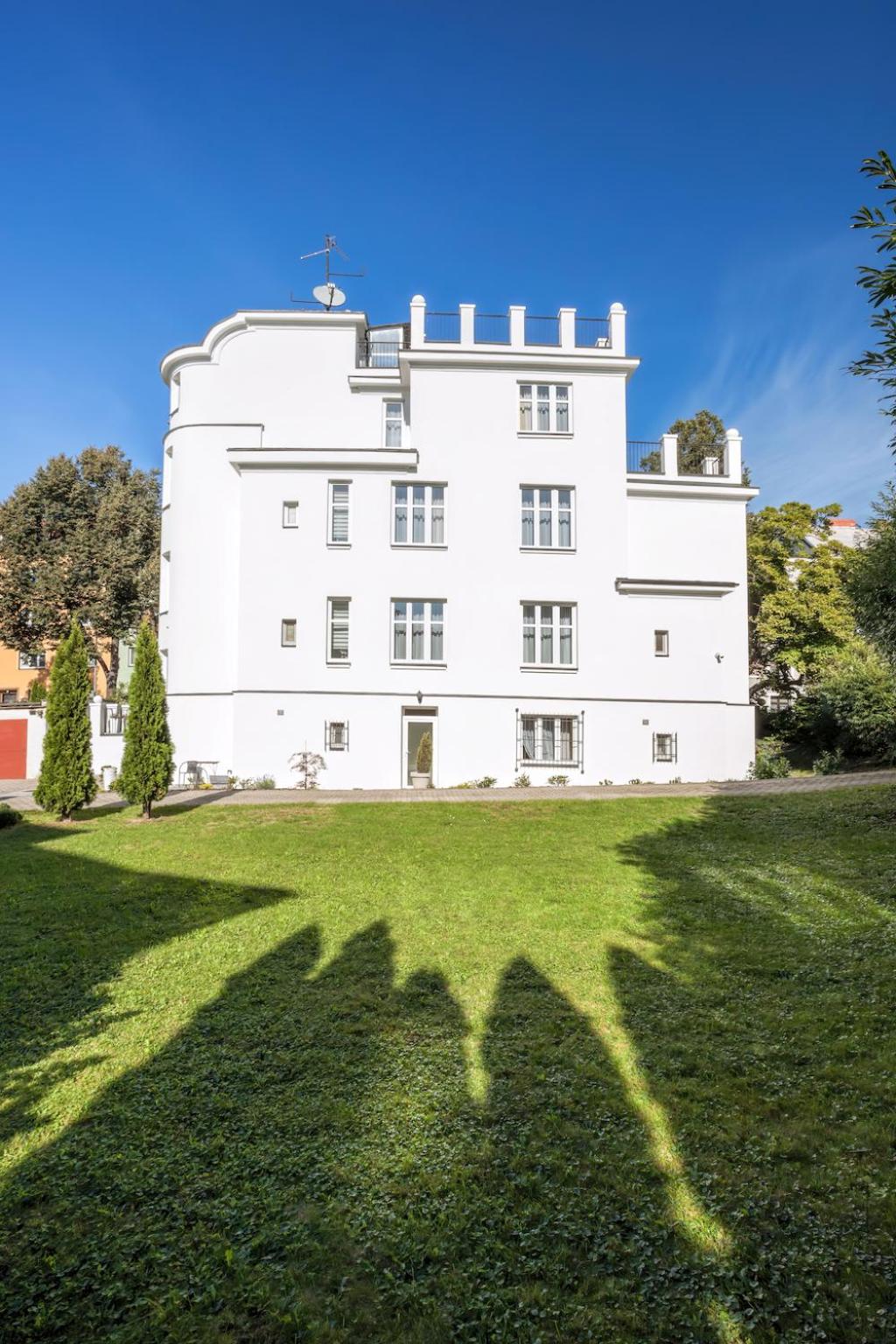Apartments Villa Whitehouse