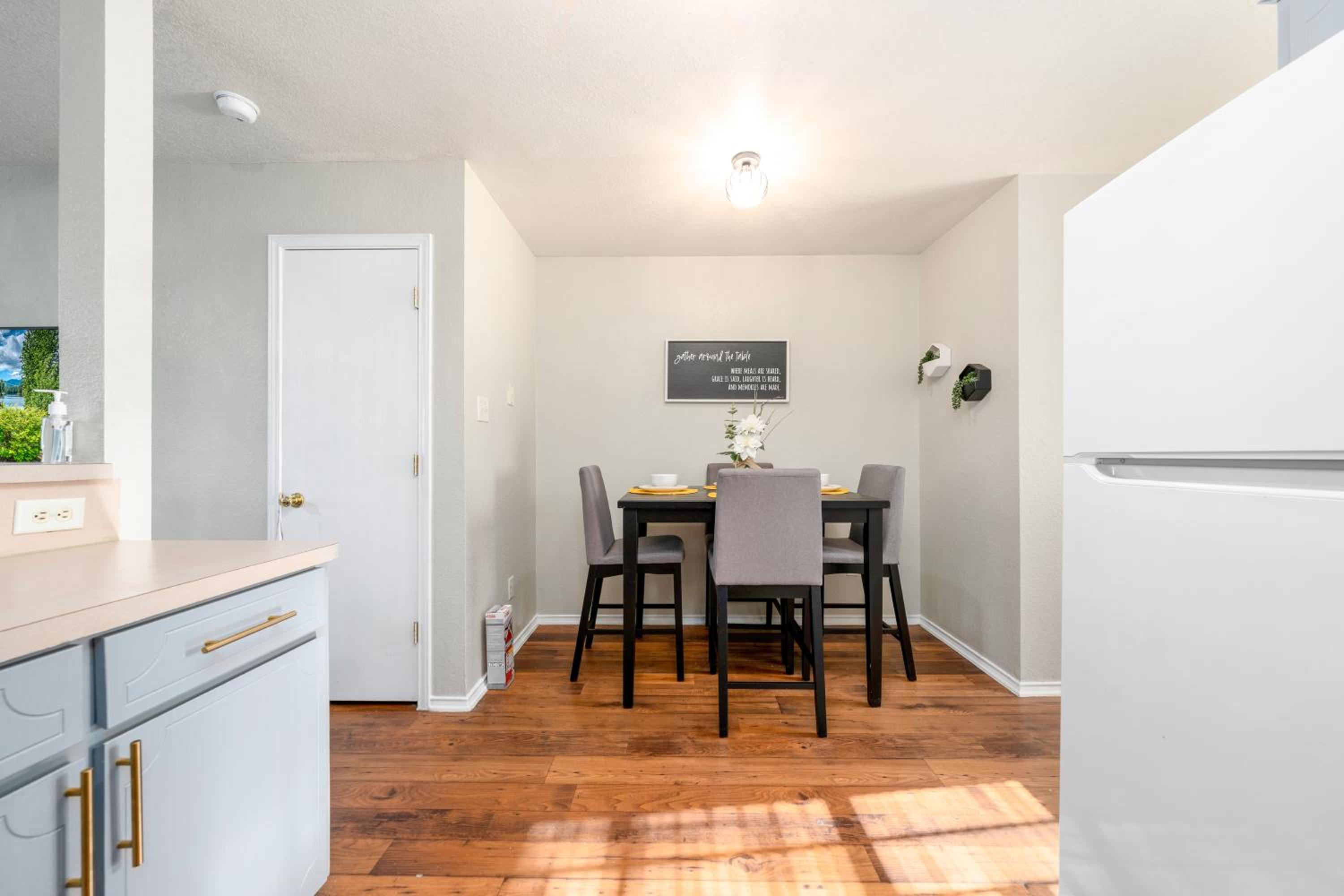 ZRoyal Stay 2BR Mid-Term Housing Near Ft Cavazos - Ideal for TDY, Travel Nurses, Contractors, and Extended Stays