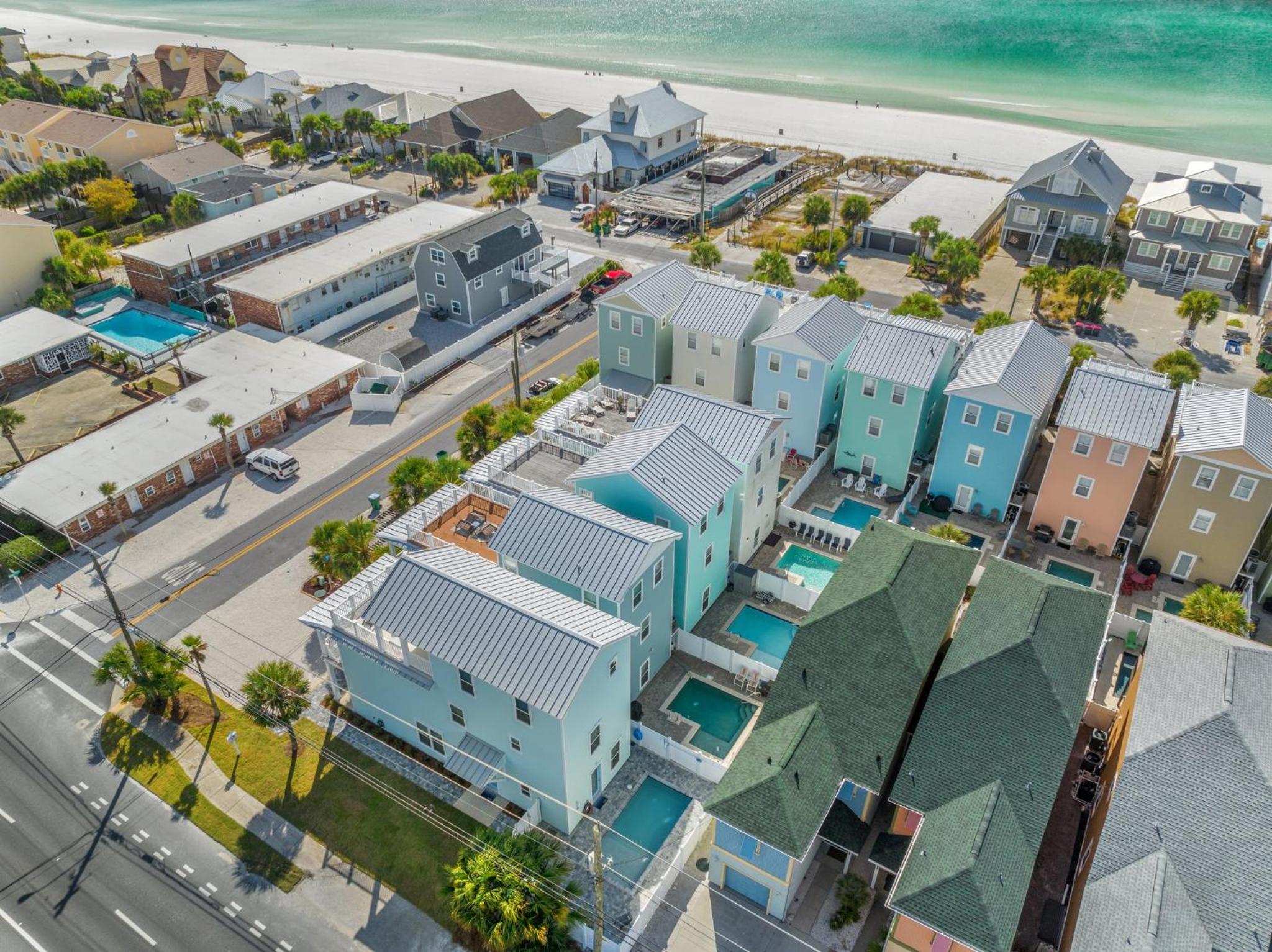 Spectacular 3br 4ba w/ Private Pool, 2 Min Walk to Beach - Sleeps 15! view 4