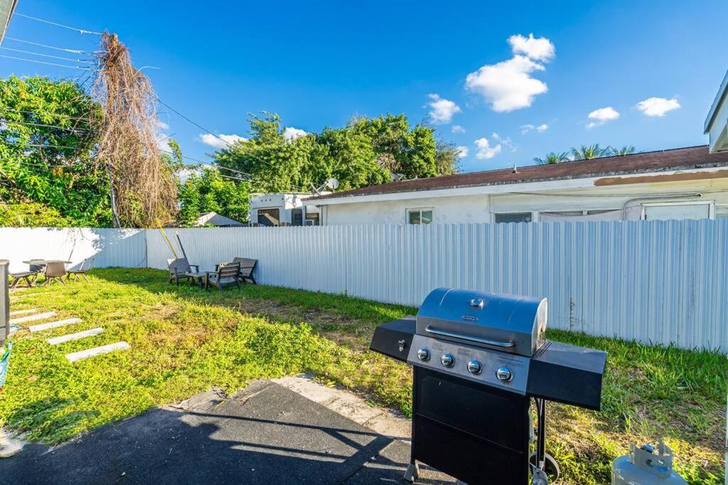 Modern Home, Heated Pool Hot-Tub, 12min to Ocean
