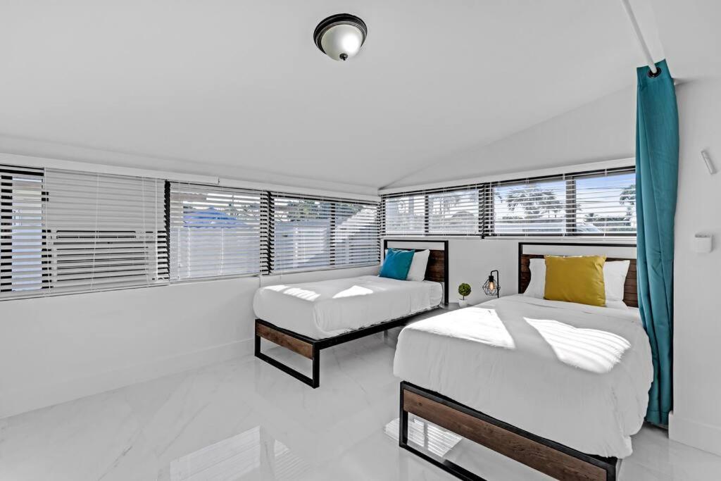 Modern Home, Heated Pool Hot-Tub, 12min to Ocean