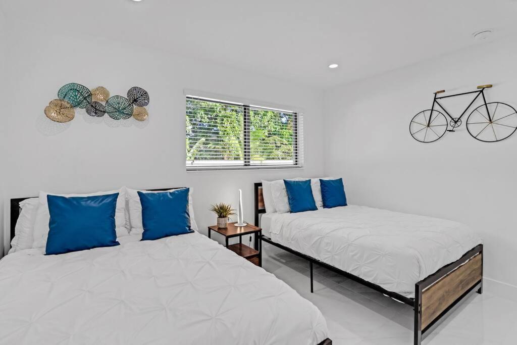 Modern Home, Heated Pool Hot-Tub, 12min to Ocean