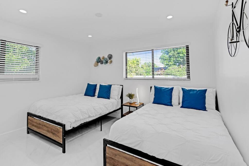 Modern Home, Heated Pool Hot-Tub, 12min to Ocean