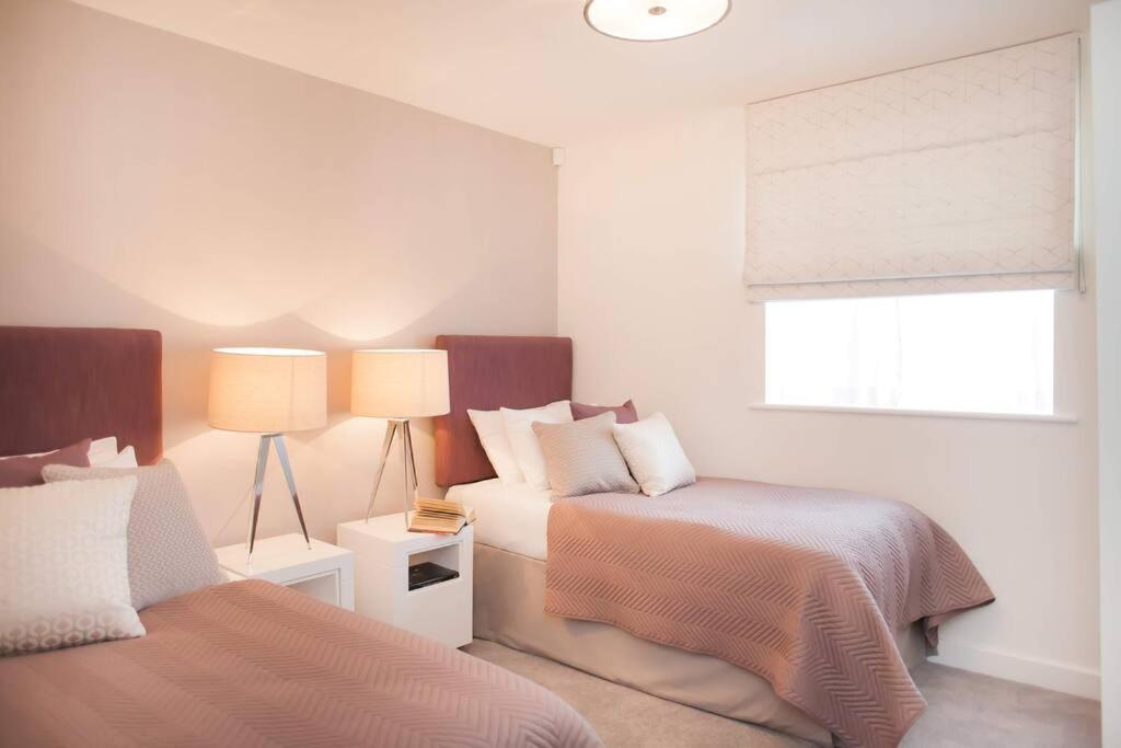Stylish and central two bedroom & two bathroom apartment with free parking view 5