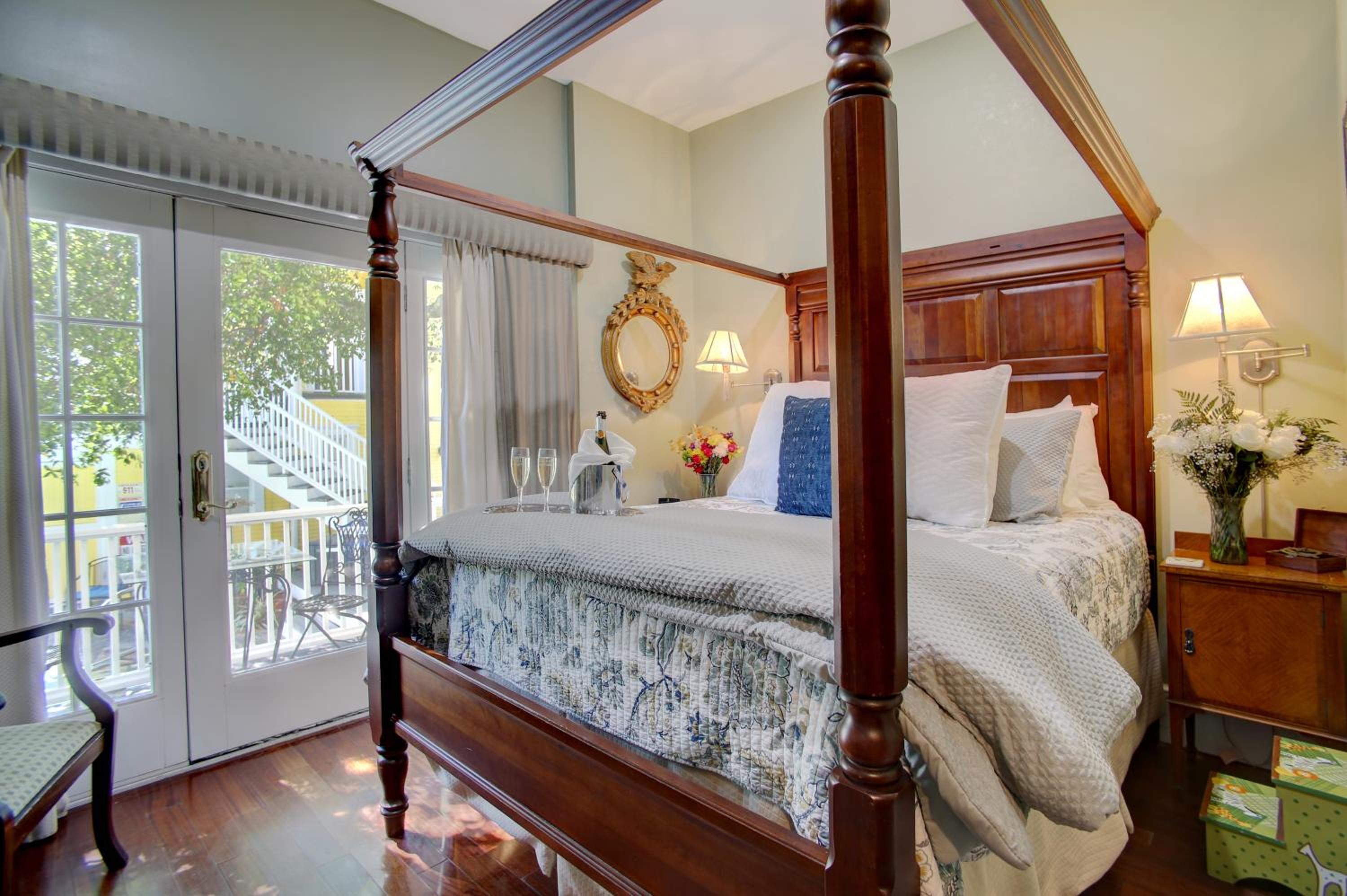 Azalea Inn and Villas