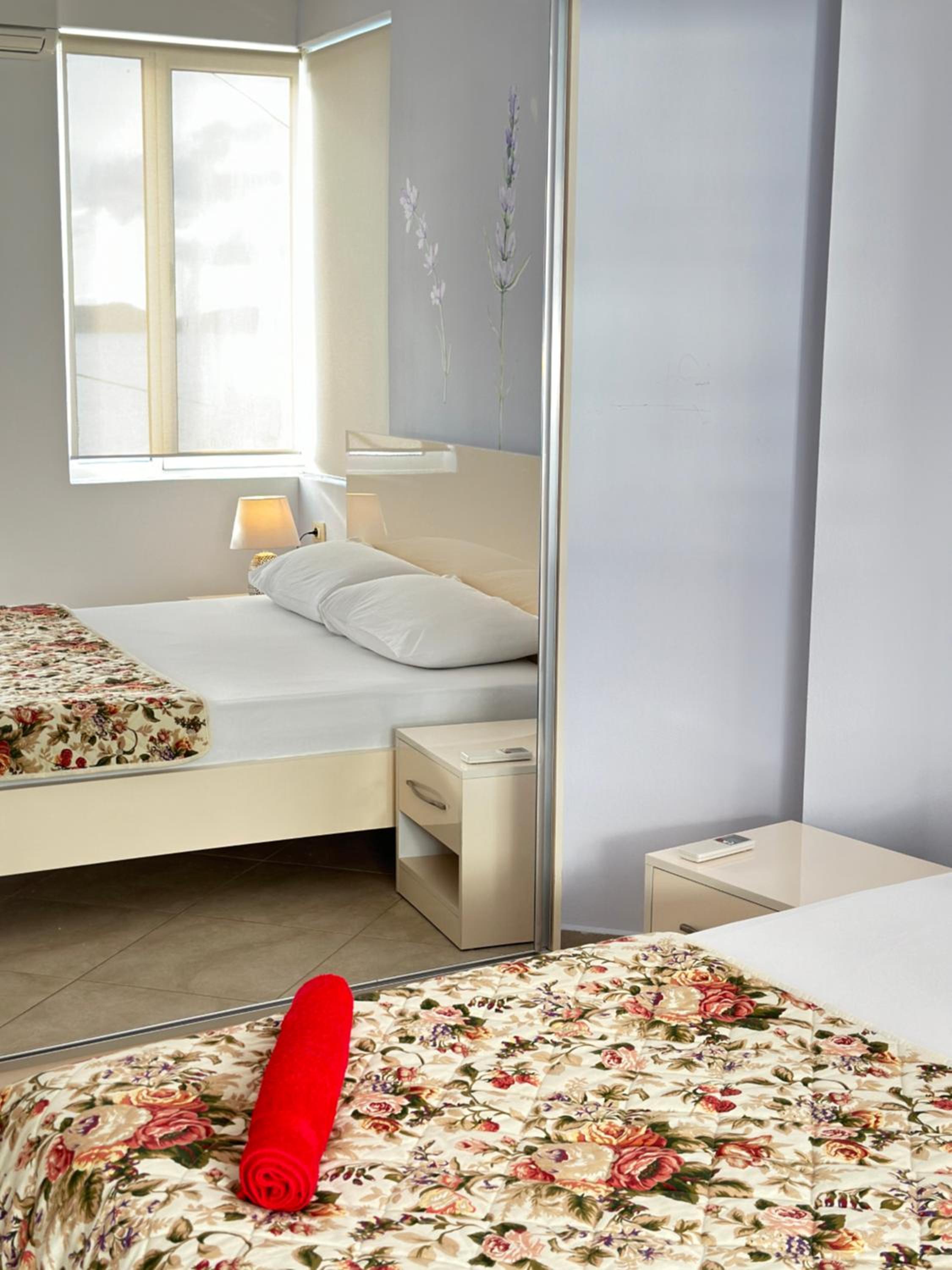 Violet Sea View Apartment