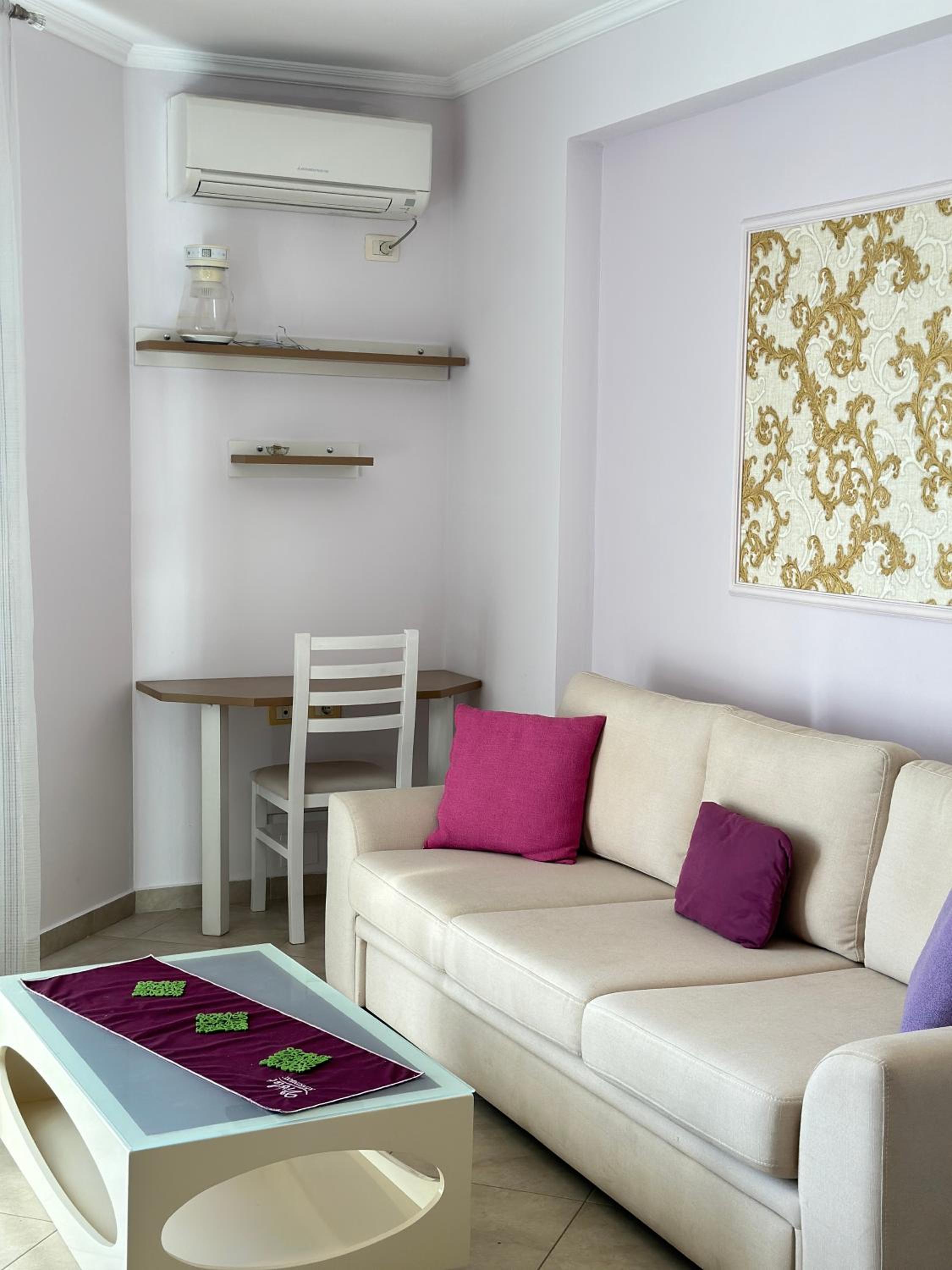 Violet Sea View Apartment