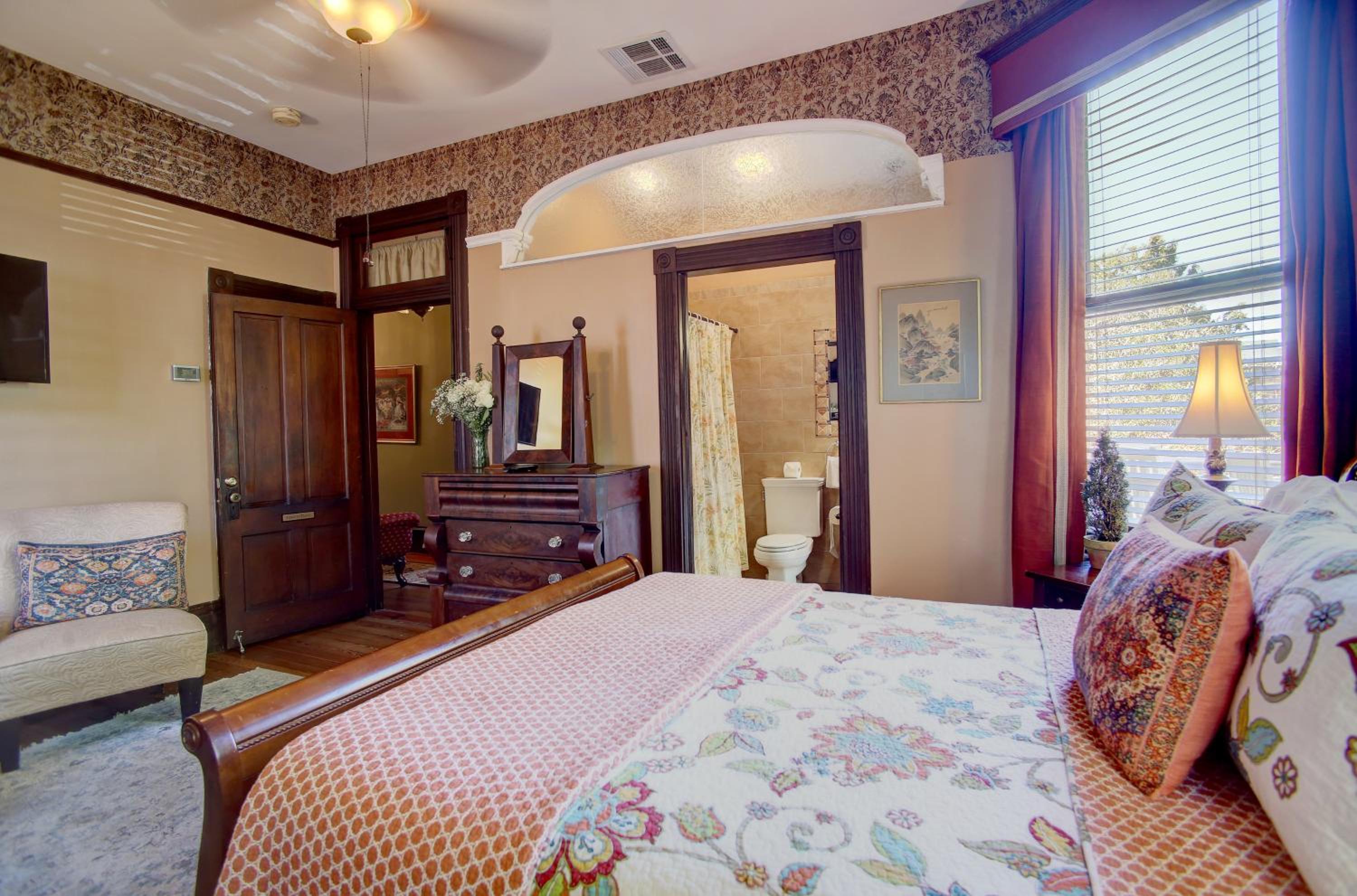 Azalea Inn and Villas