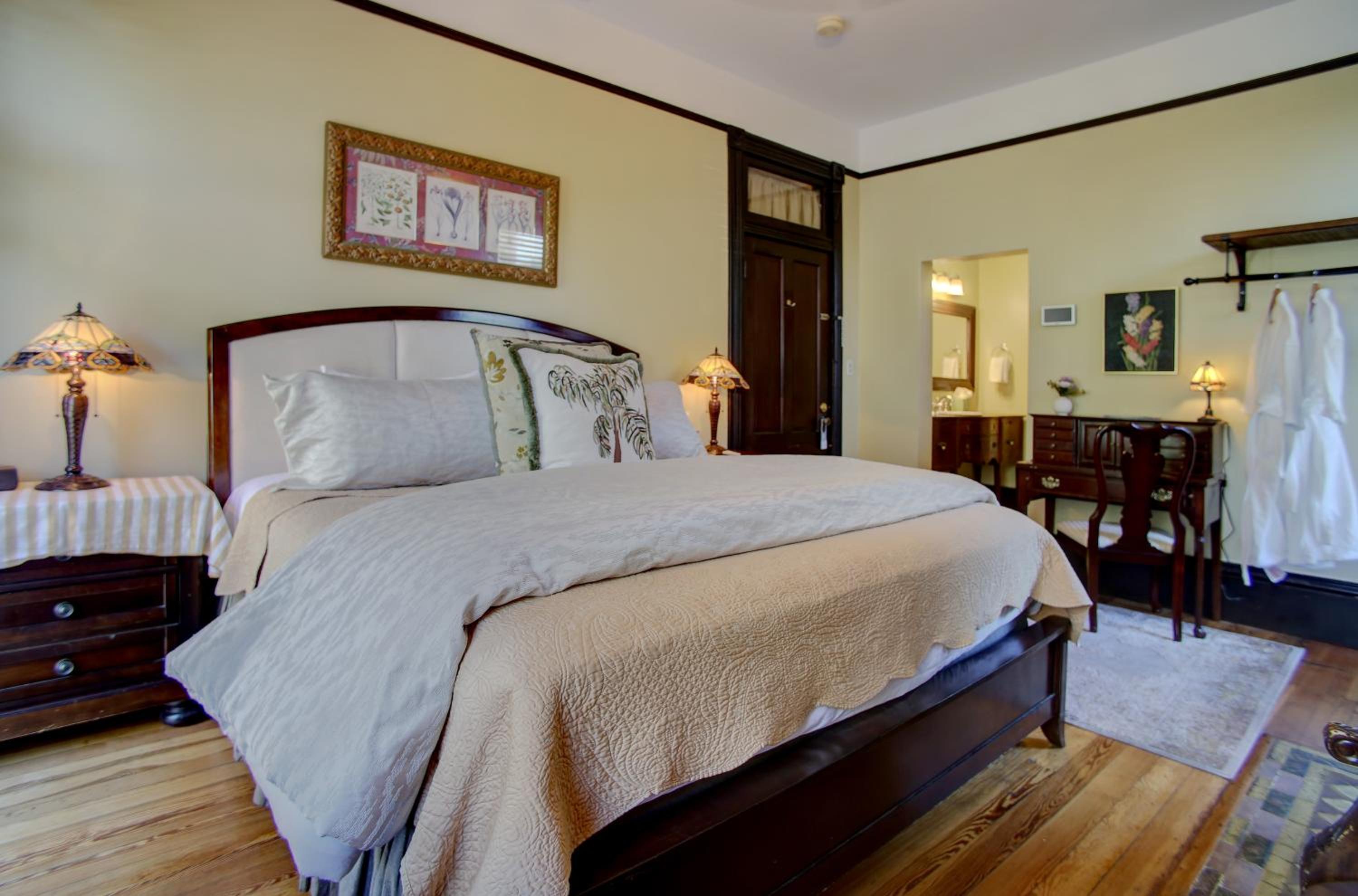 Azalea Inn and Villas