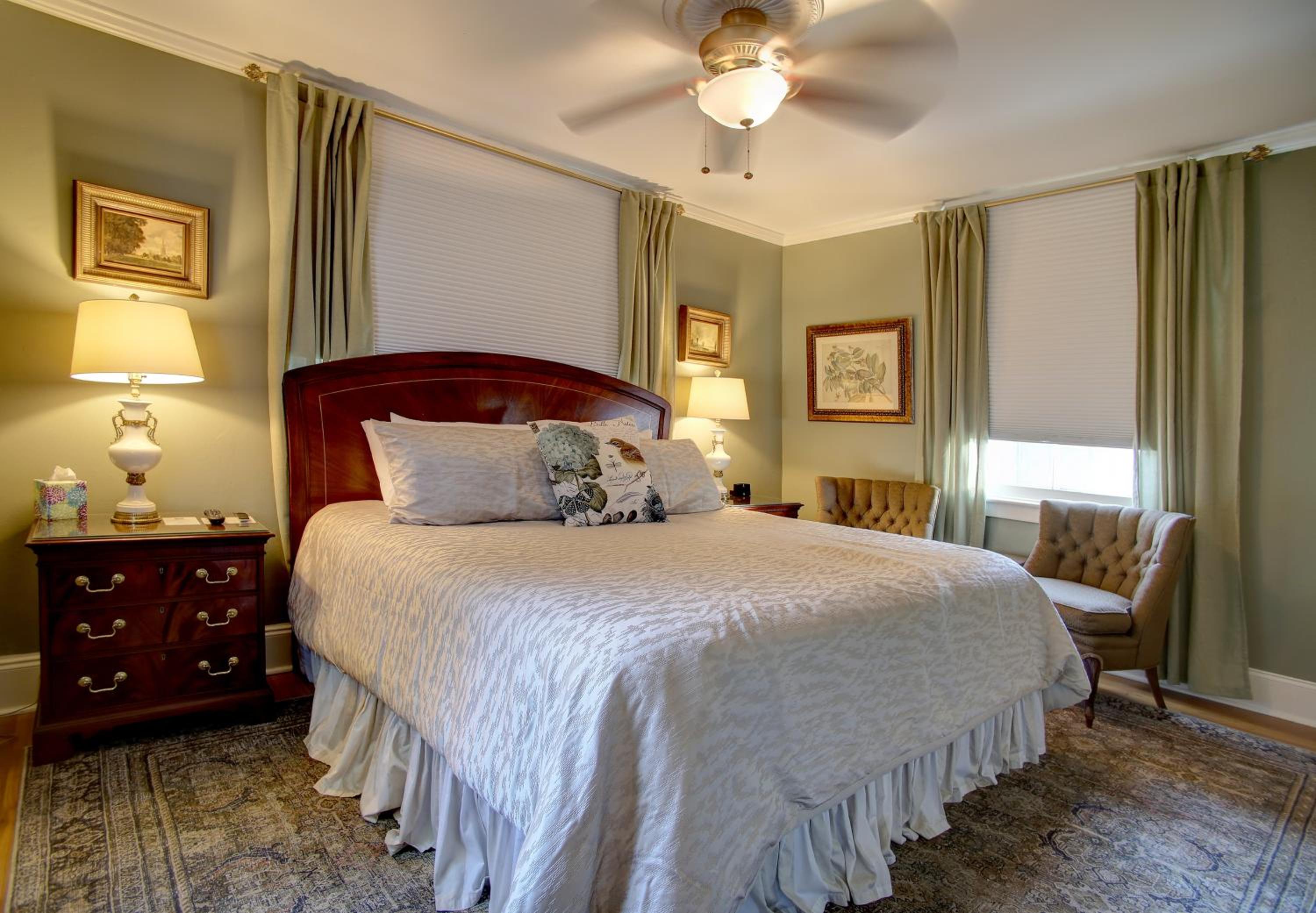 Azalea Inn and Villas