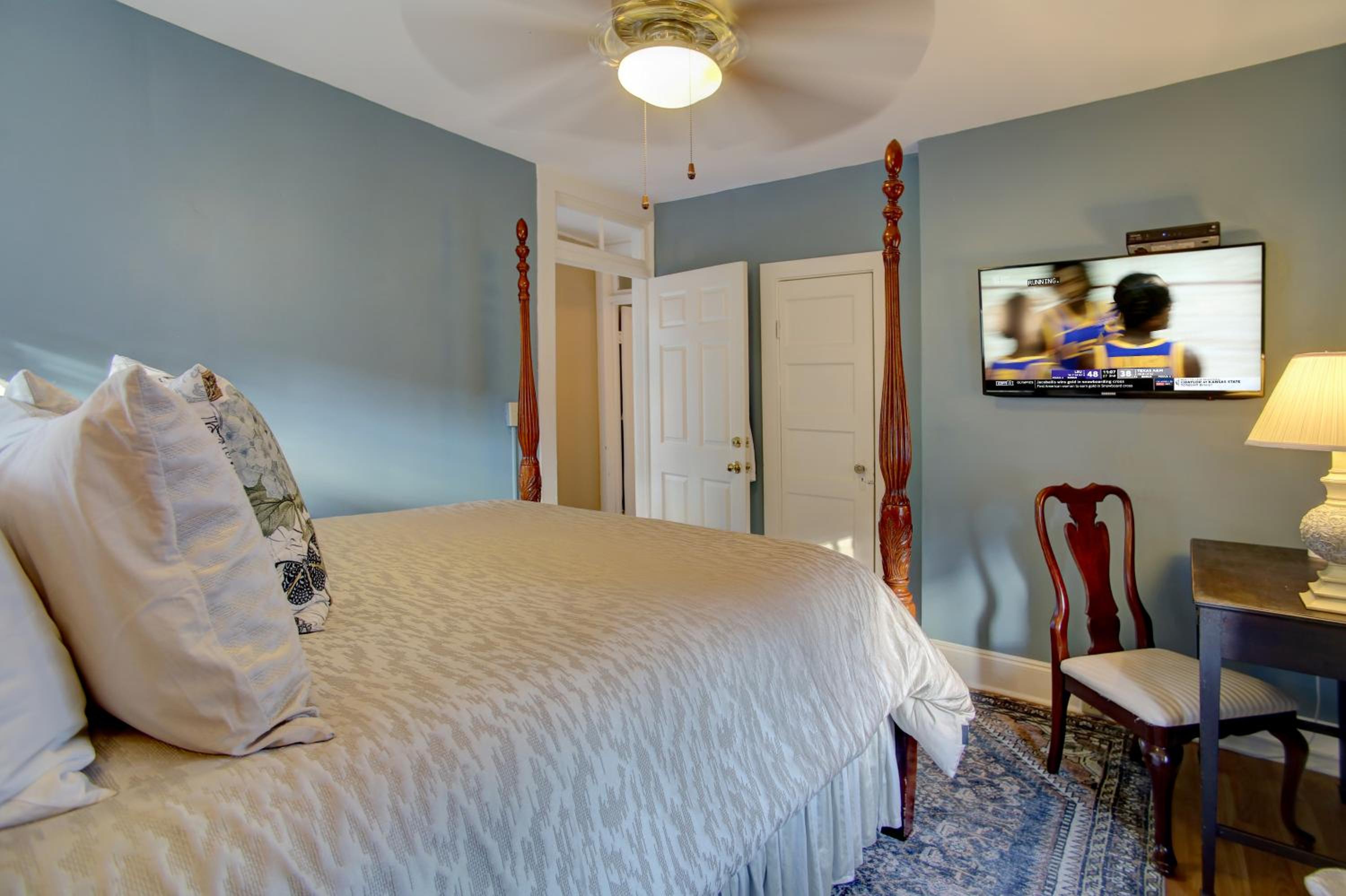 Azalea Inn and Villas