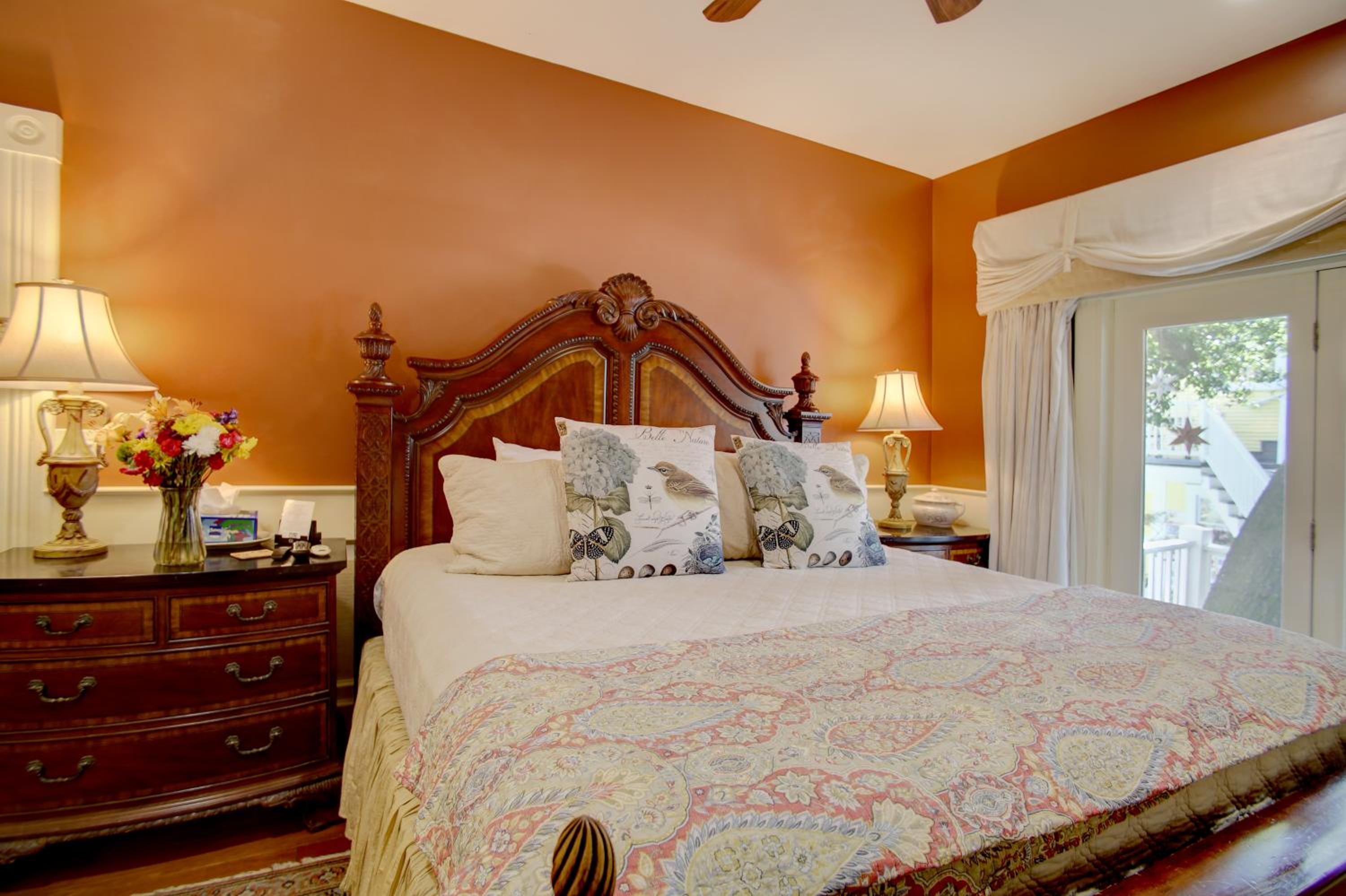 Azalea Inn and Villas