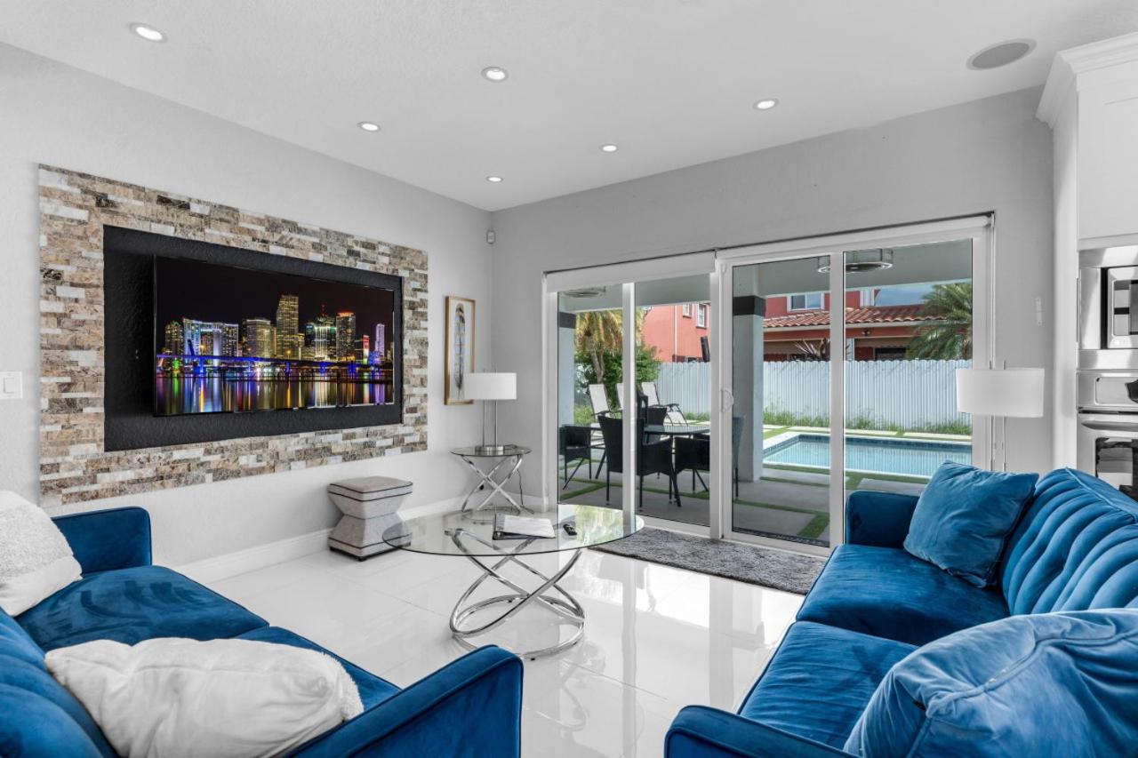 Prestigious Home with Pool