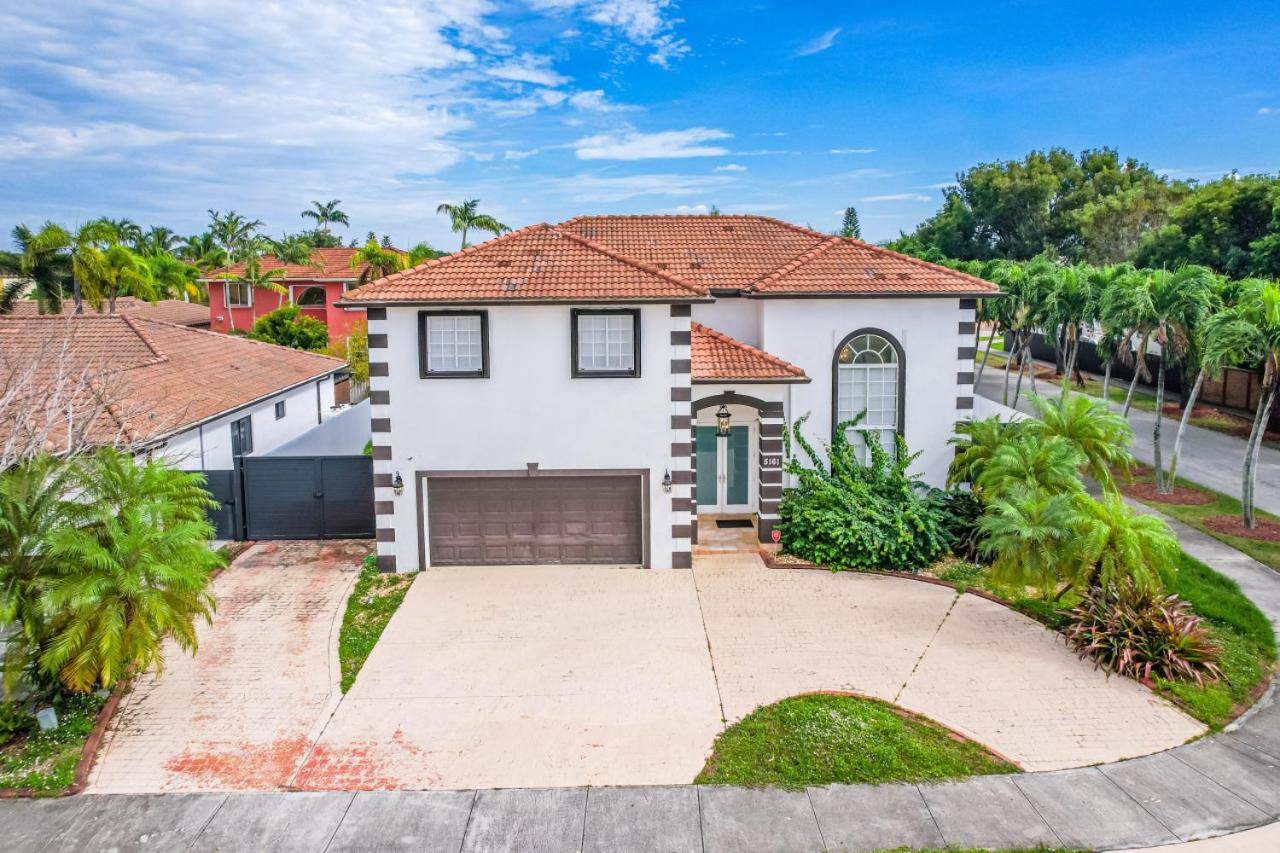 Prestigious Home with Pool