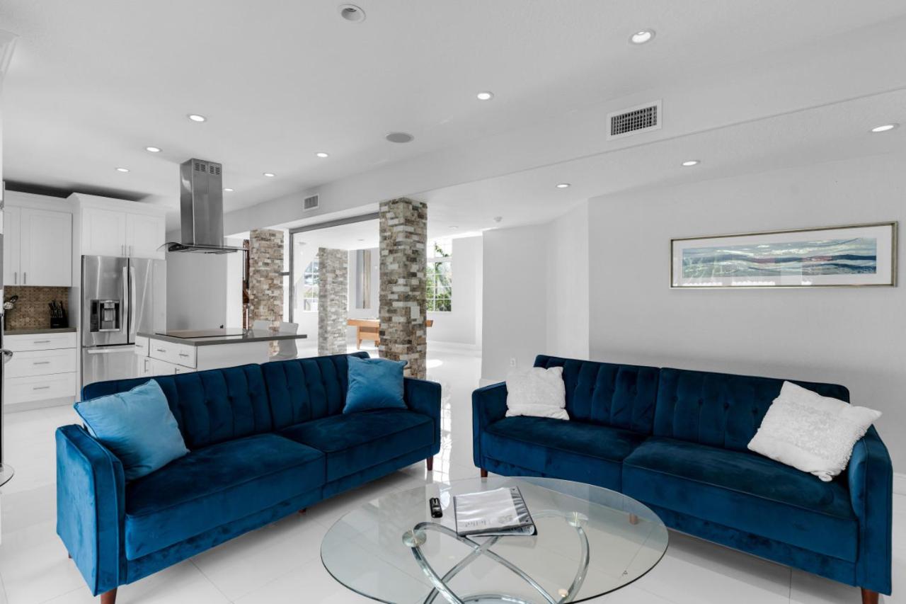 Prestigious Home with Pool