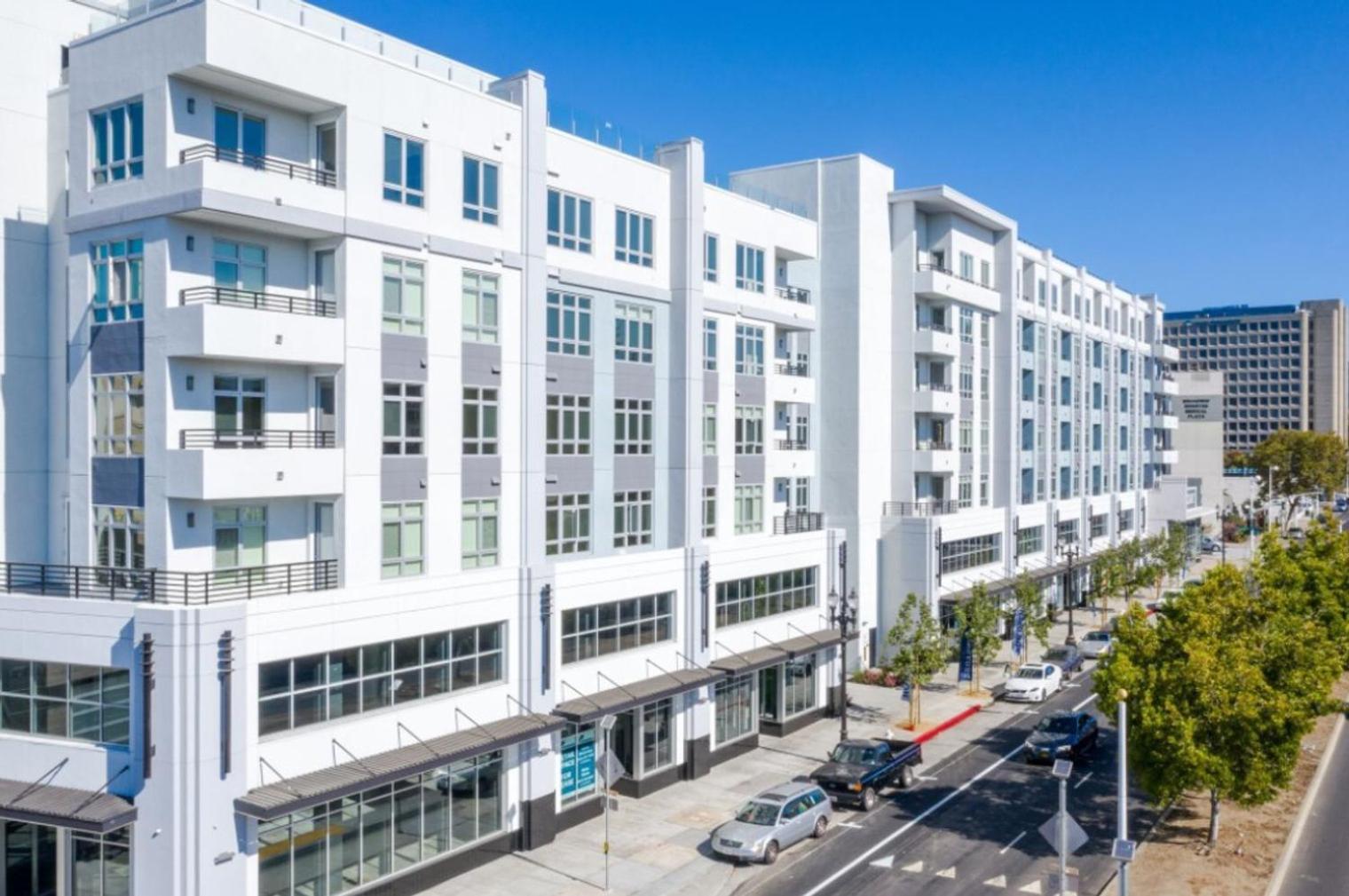 Oakland Studio w Gym Pool AC near Target SFO-698 view 5