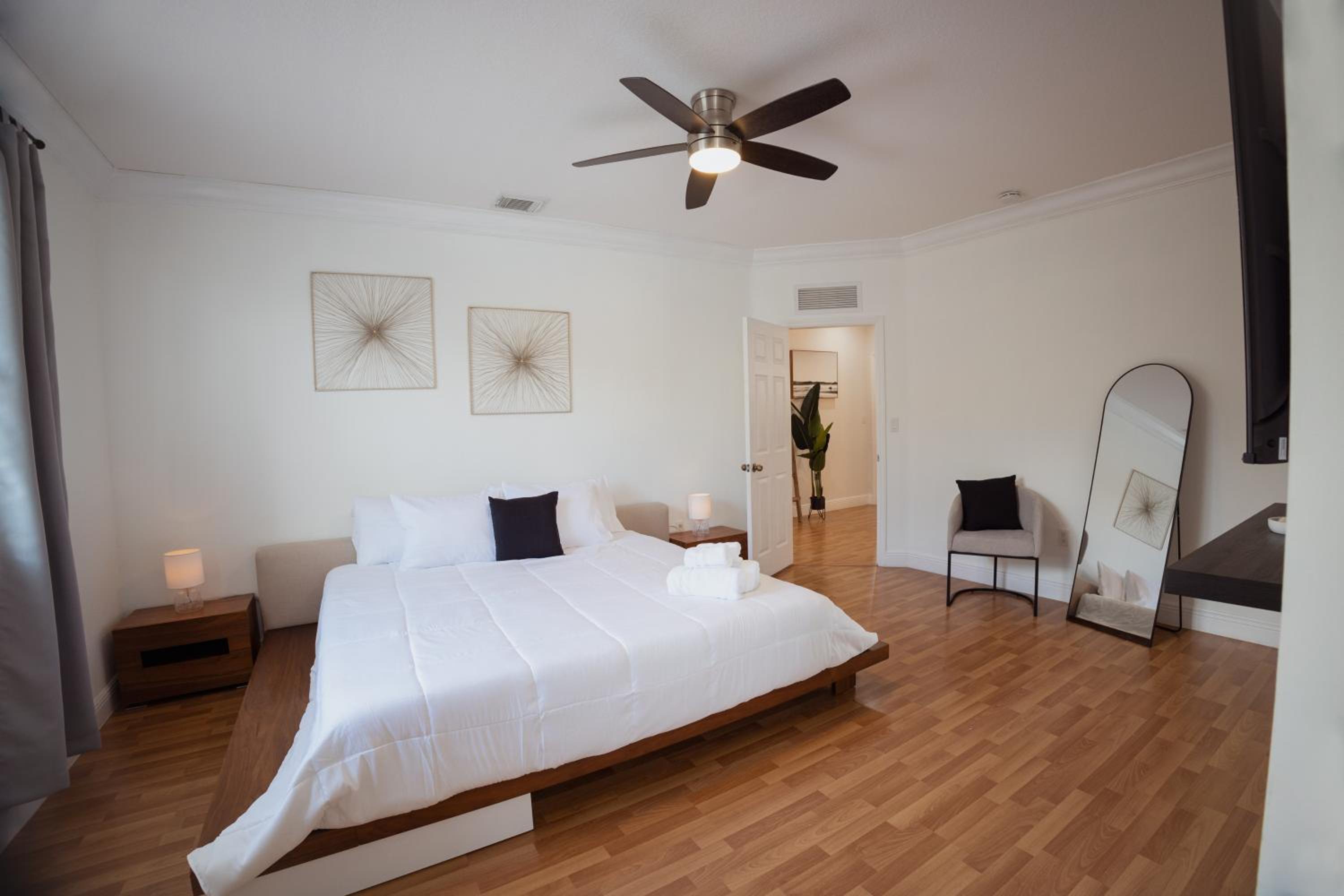 Miami Getaway Heated Pool Villa with Mini Golf & BBQ