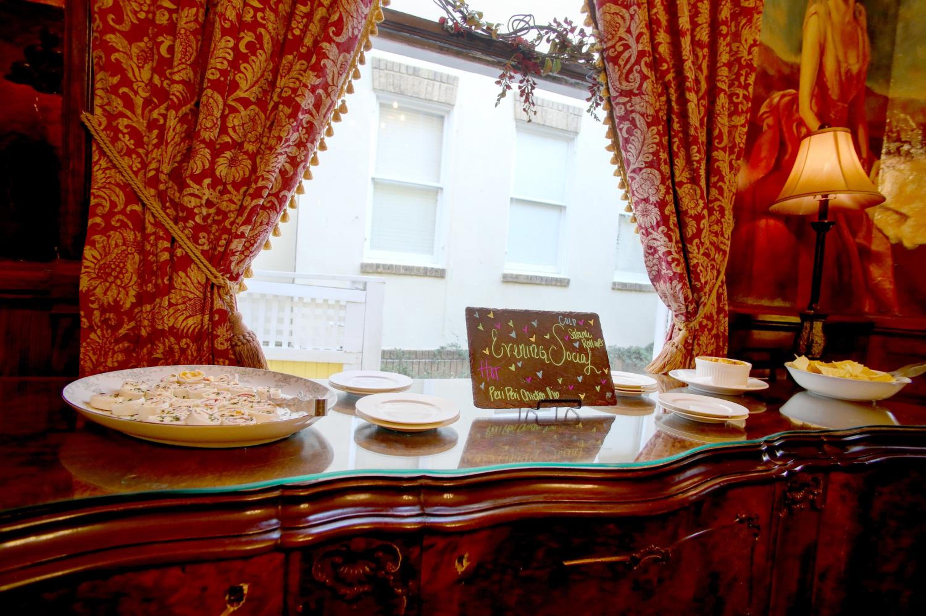 Azalea Inn and Villas