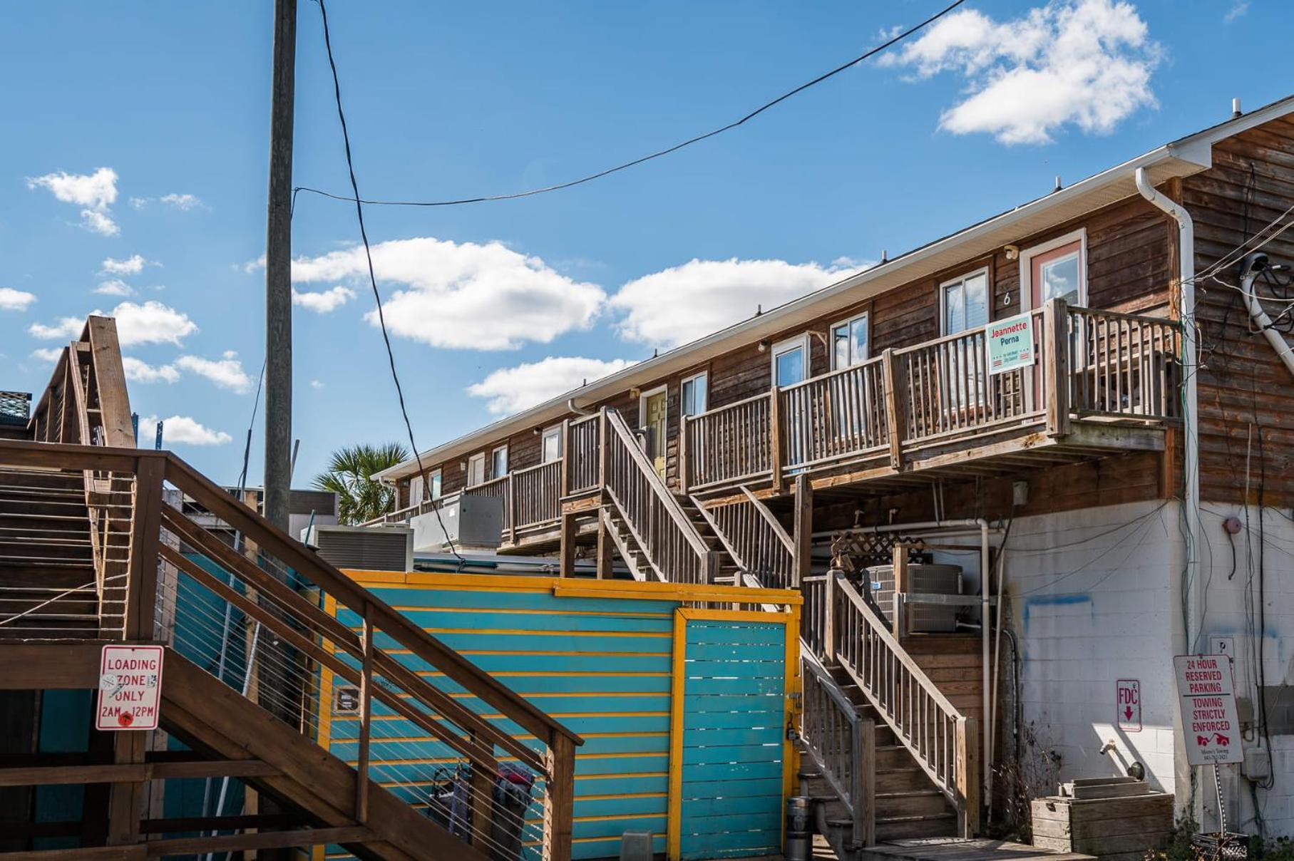 The Folly Feeling, 1 Block to Beach