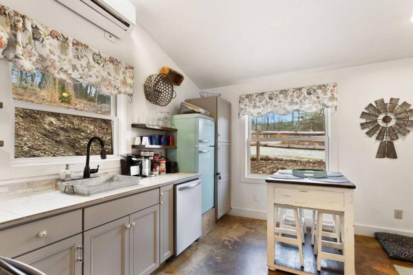 Clementine Cottage at Doe Creek view 3