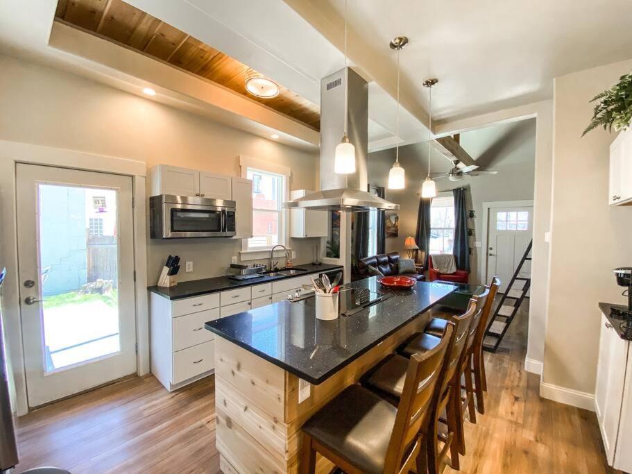 Custom Dream home, loft/porch, trendy neighborhood view 4