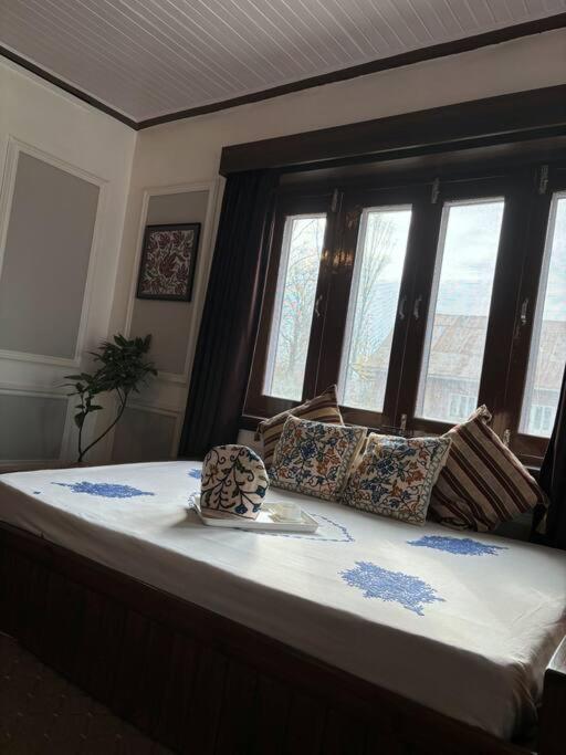 Feather Stays - 4 BHK Apartment in a Villa view 5