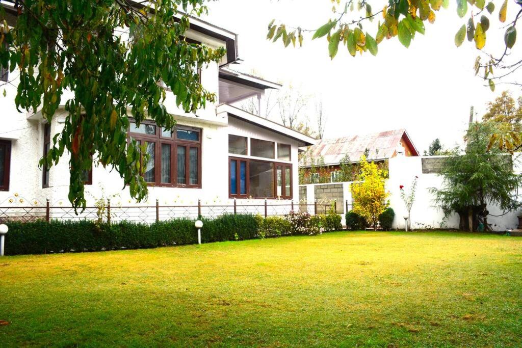 Feather Stays - 4 BHK Apartment in a Villa view 2