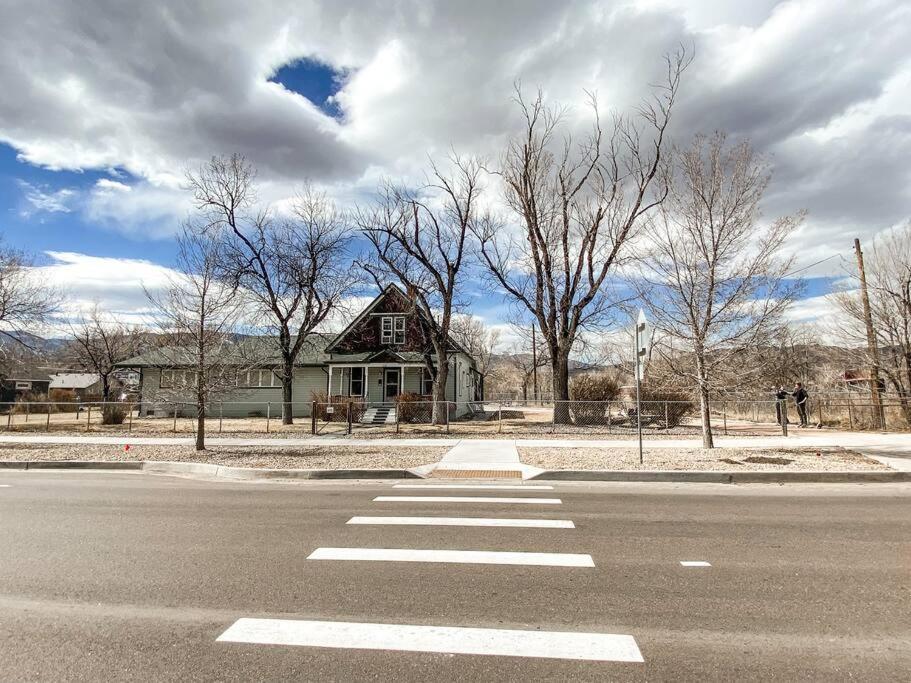 New Remodeled estate in upscale neighborhood view 4
