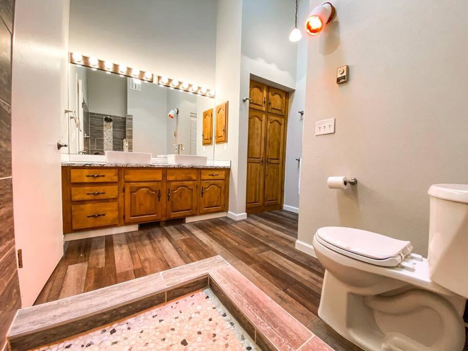 New Remodeled estate in upscale neighborhood view 5