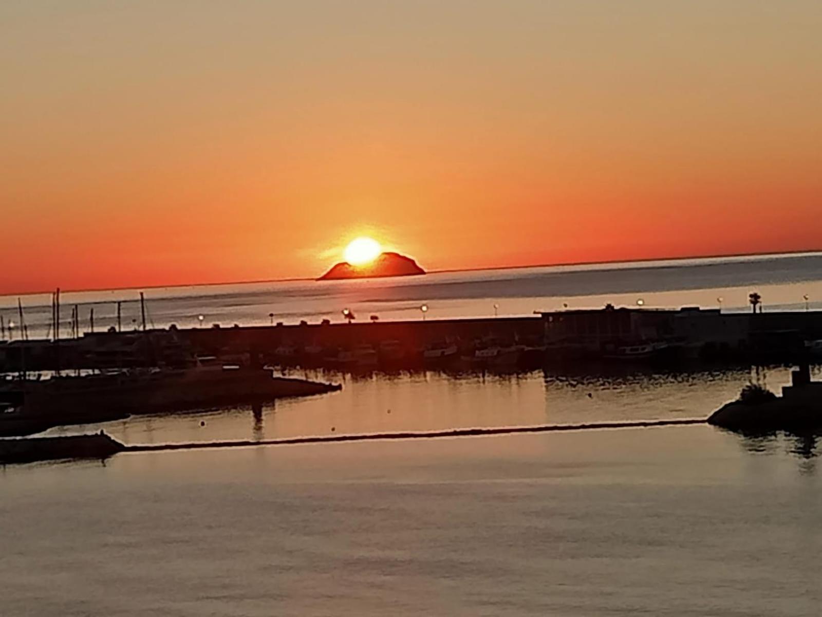 Apartamento L´espigo de Saoret primera linea playa Centro soleado y recien renovado