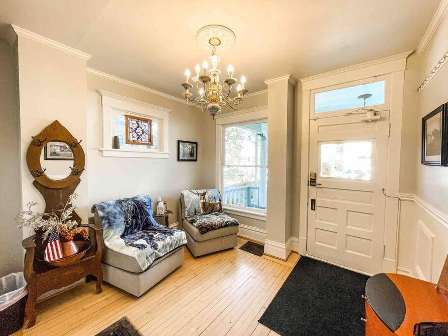 New 1BR Apartment in Heart of Downtown Pueblo! view 3