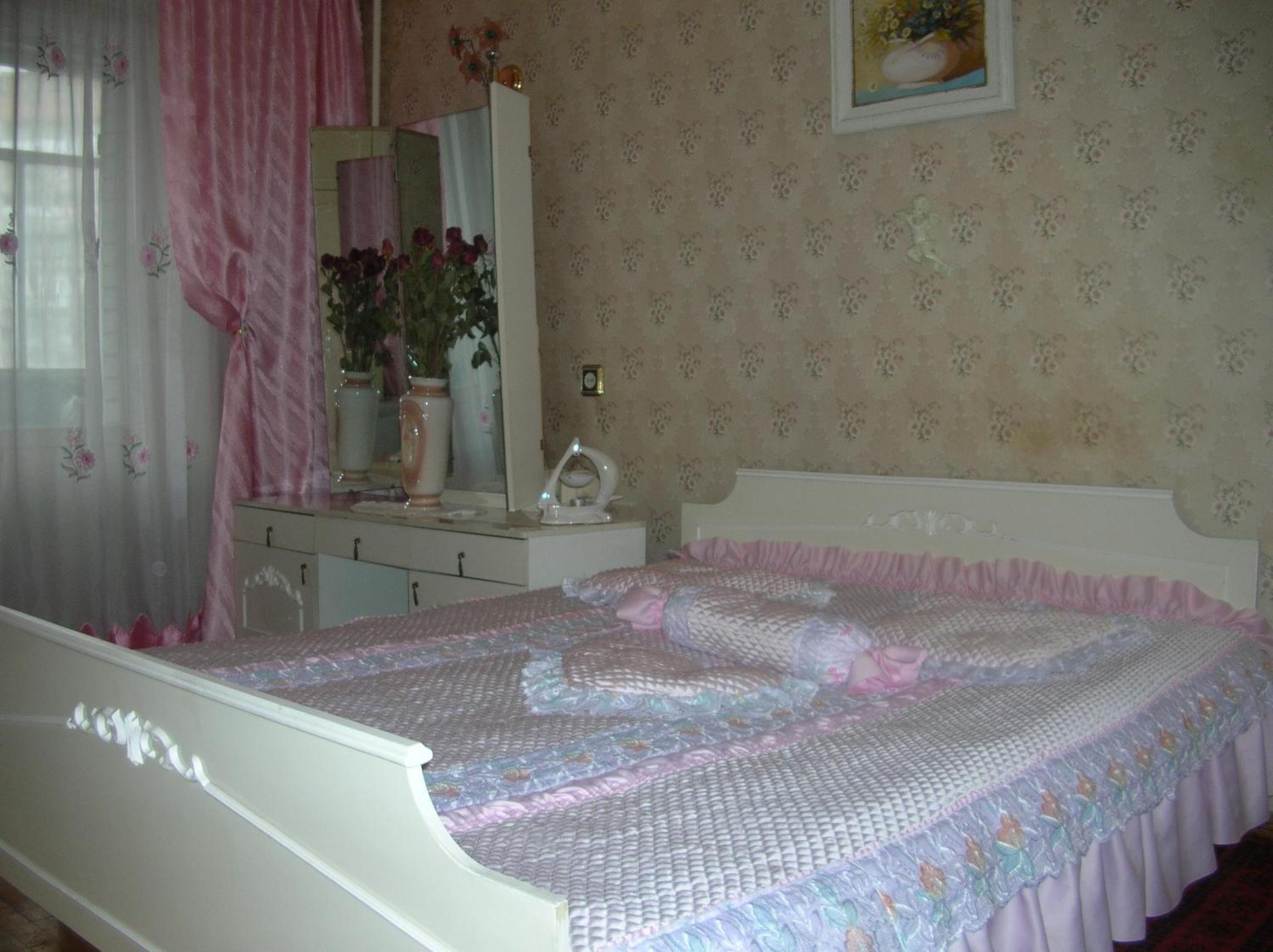 Вишенька,Проспект Космонавтів 42, ТЦ Мир, Мегамол, Магігранд view 4