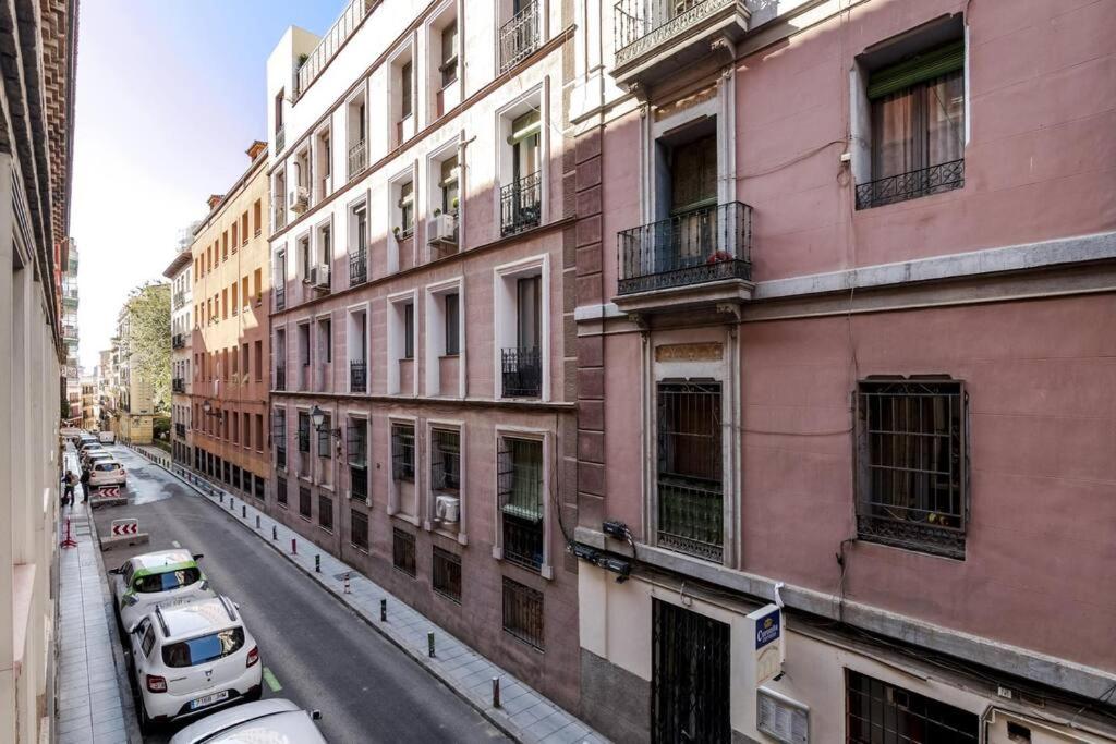 Beautiful studio near plaza españa malasaña LIM1