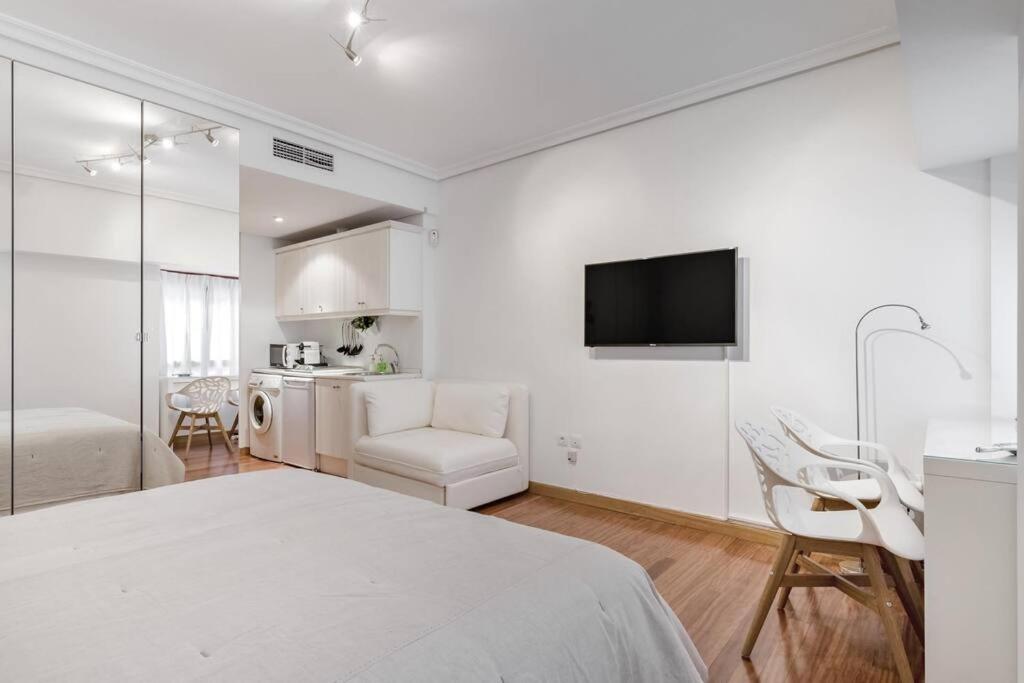 Beautiful studio near plaza españa malasaña LIM1