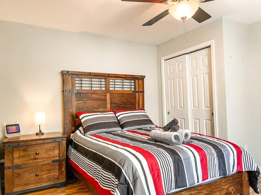 New Bungalow! / Central Location Near Fairgrounds view 4