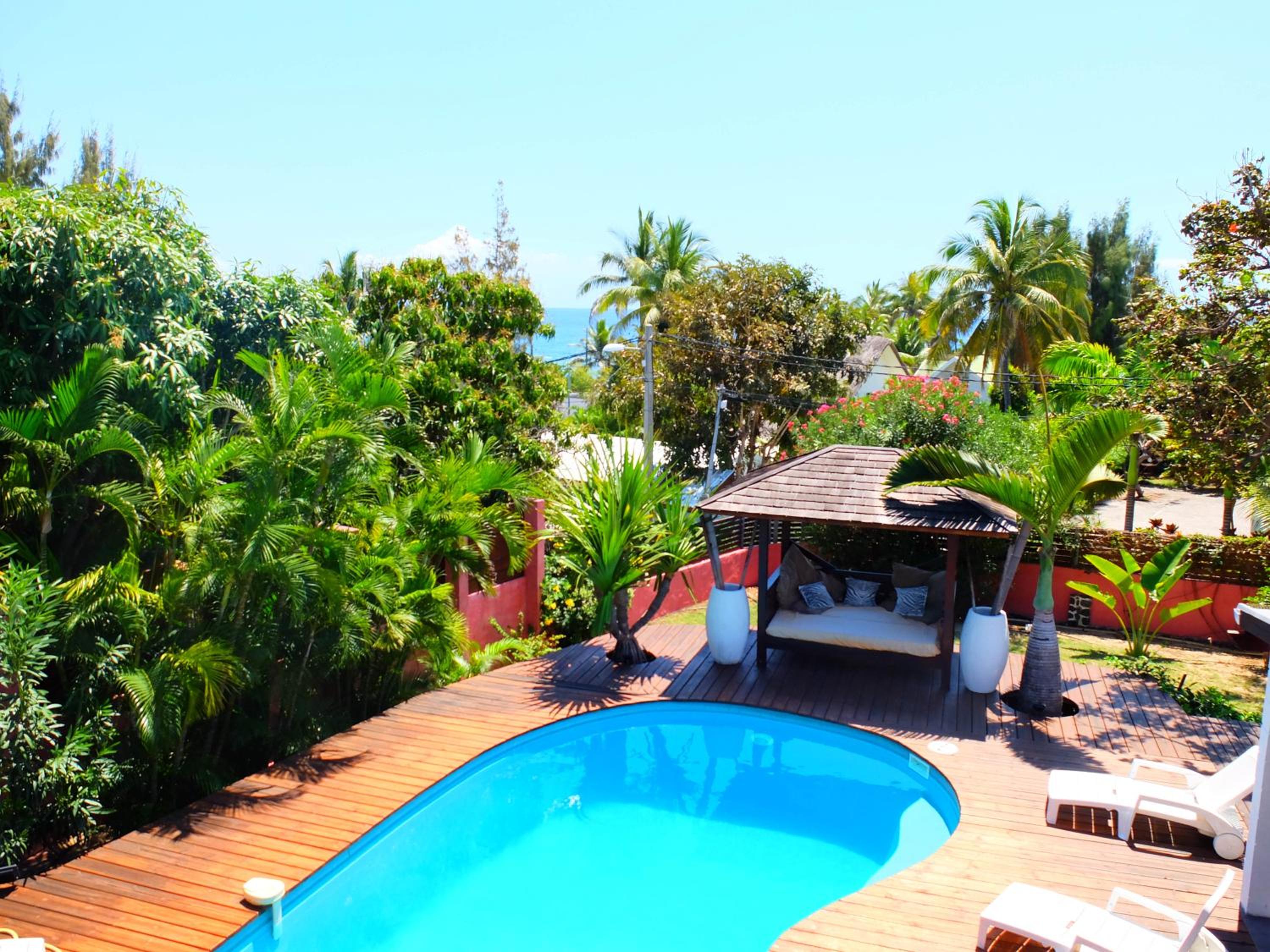 PISCINE CHAUFFEE Villa CINTA classée à 100 m de la plage view 2