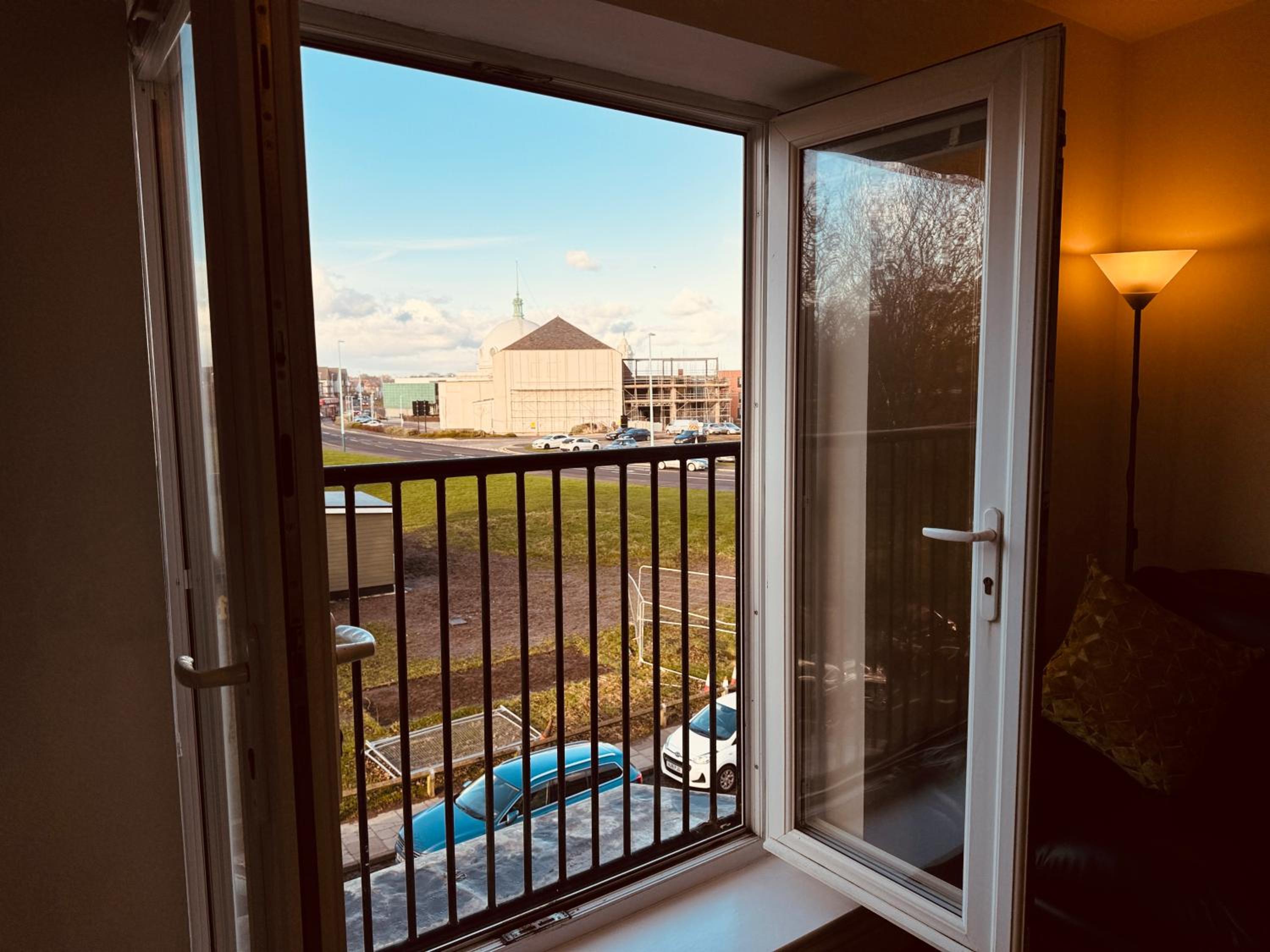 Spanish City View 2, Luxury Sea Front Apartment Free Onsite Parking view 4