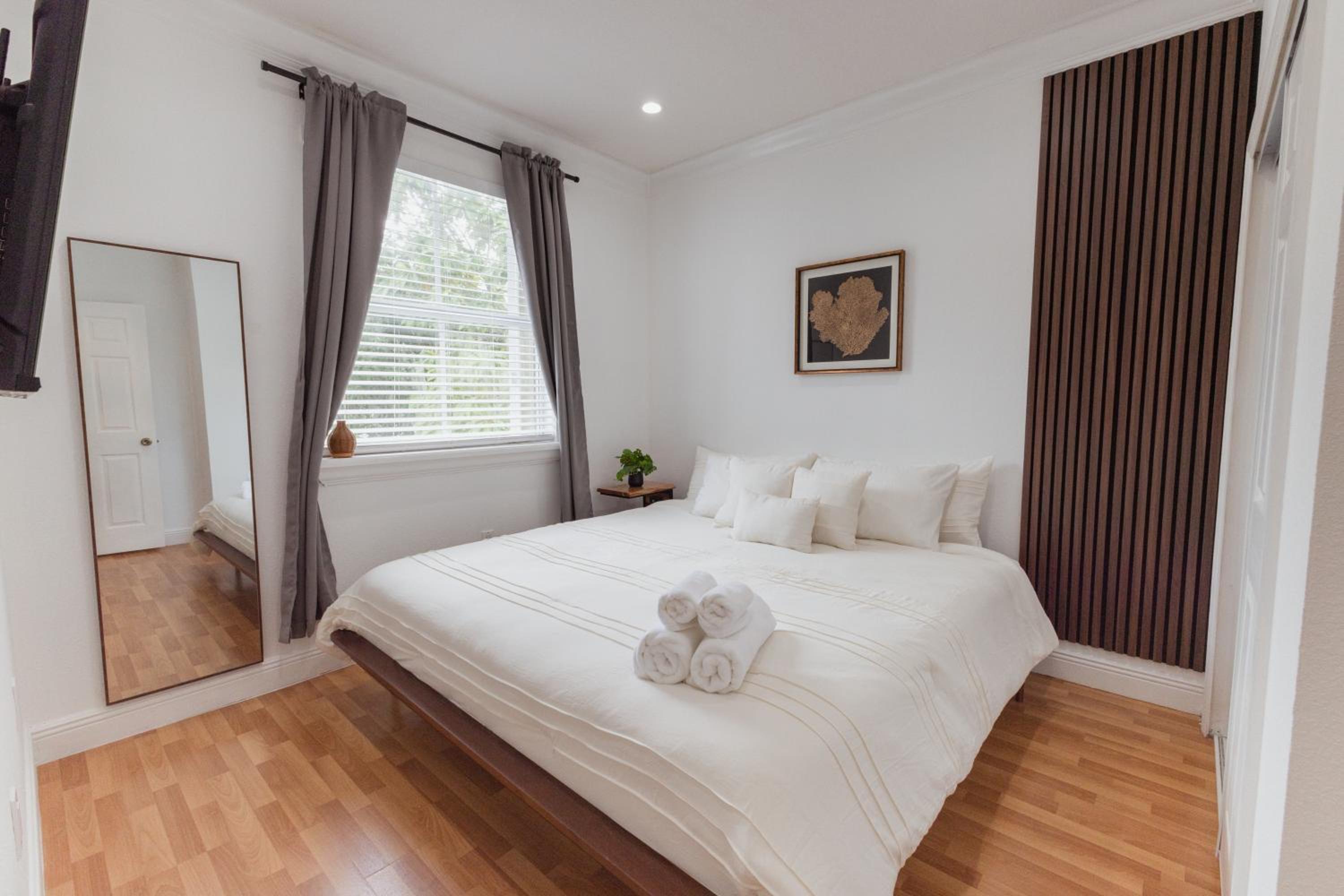 Miami Getaway Heated Pool Villa with Mini Golf & BBQ