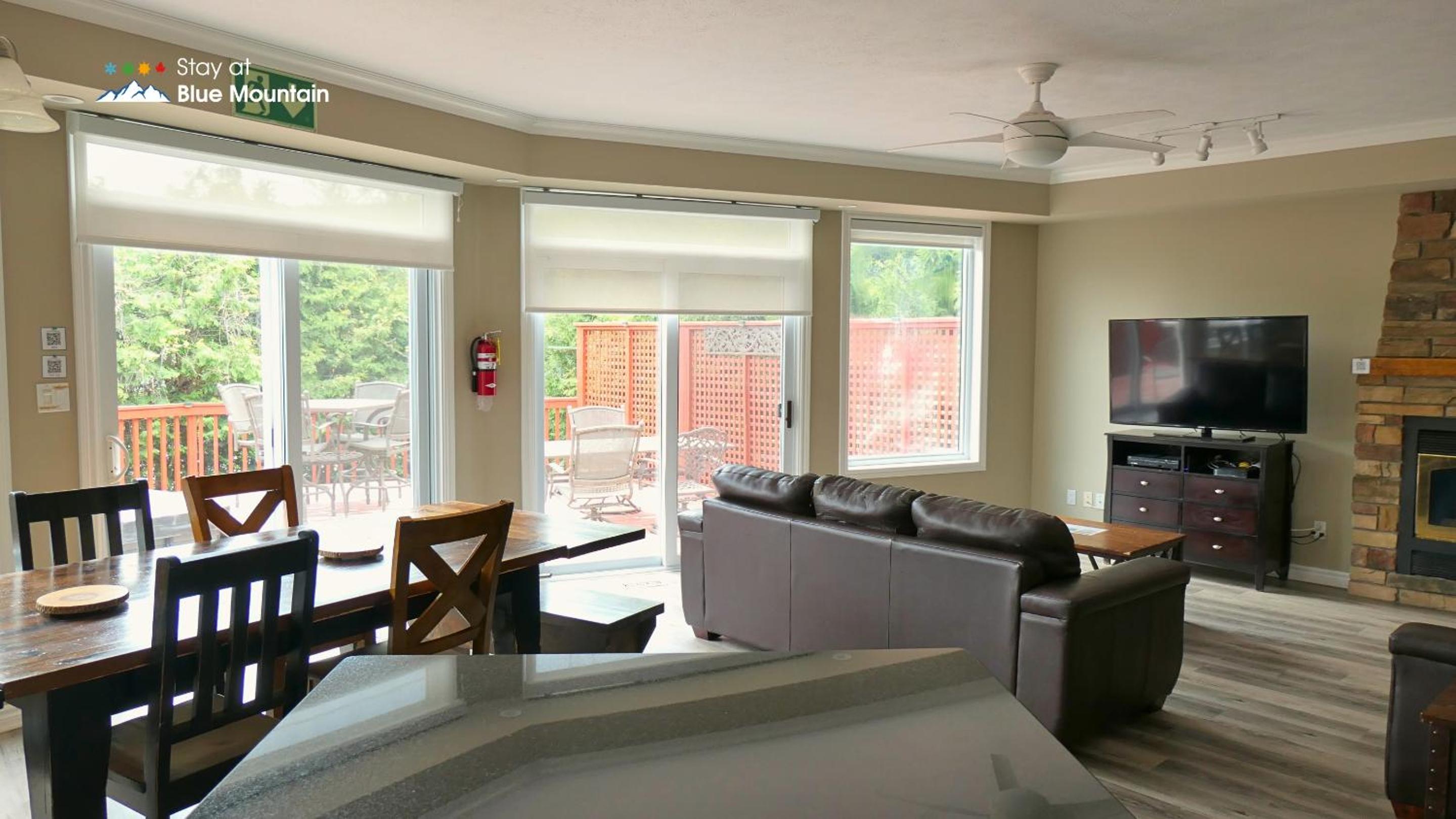 5 Bedrooms, Mountain Views, Steps from Blue Mountain Village, Hot Tub, BBQ