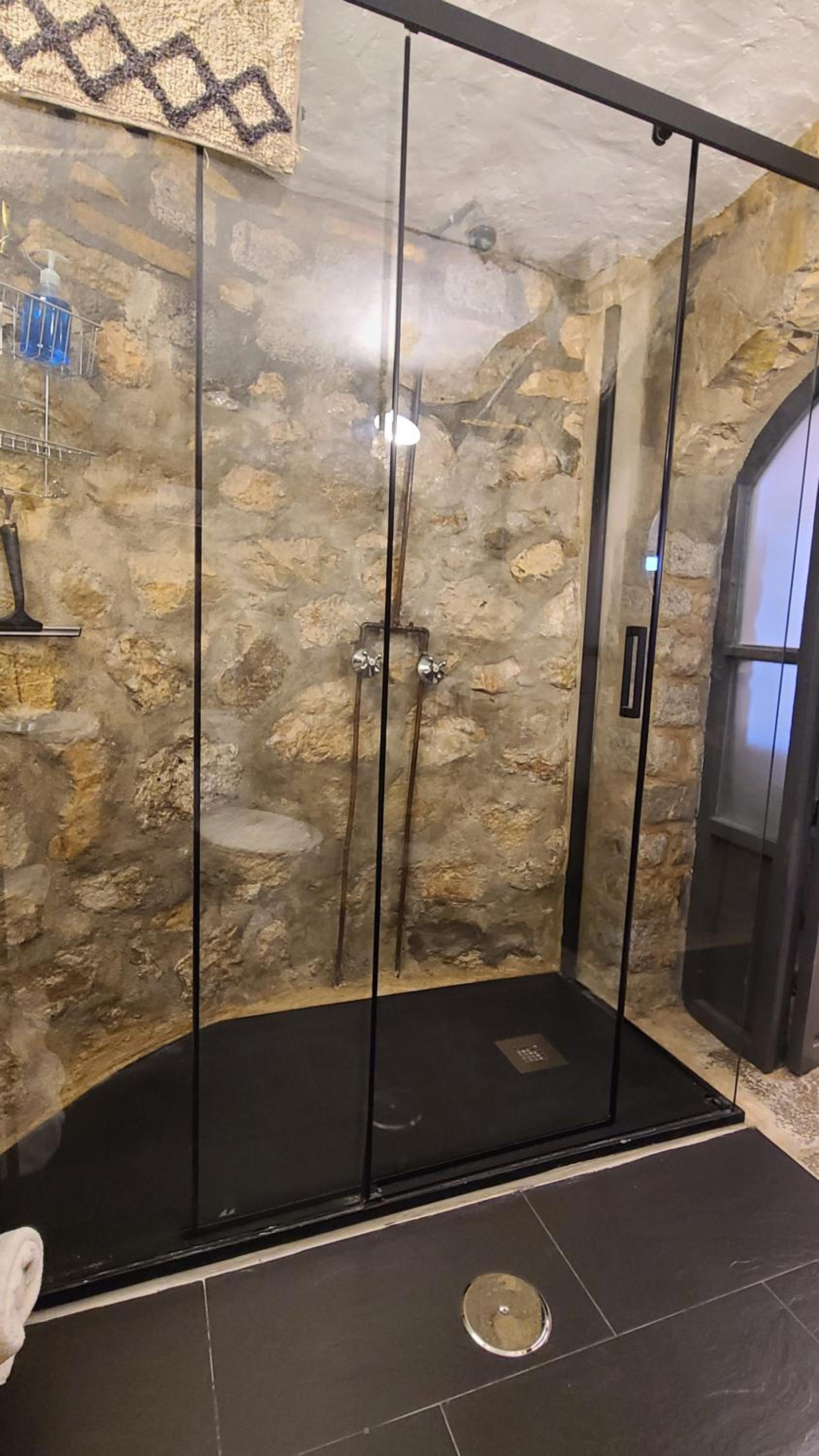 CASA CUEVA A-TIPICA