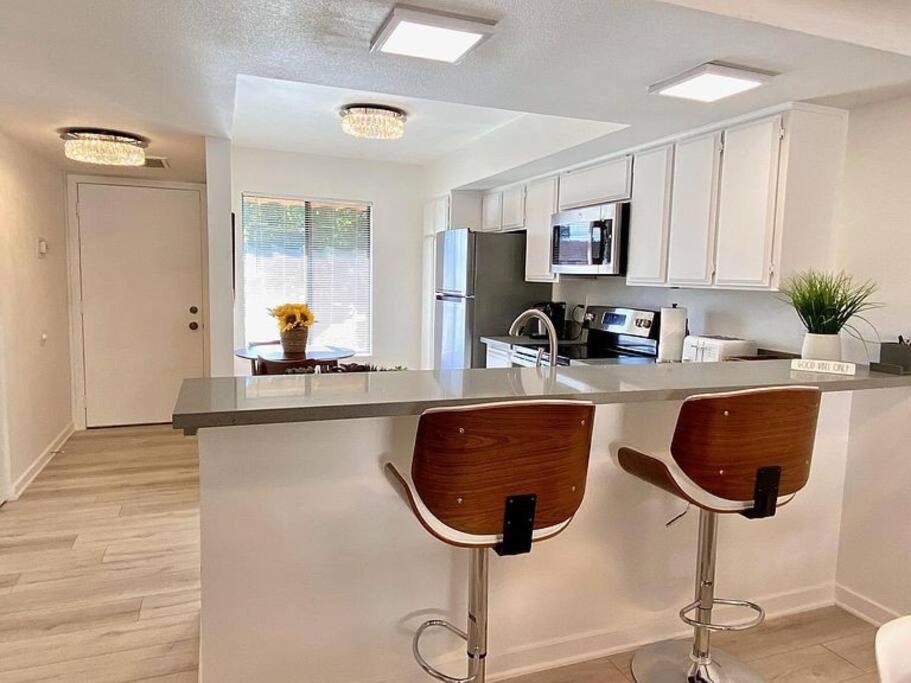 Modern 2BR Rancho Mirage Oasis view 3