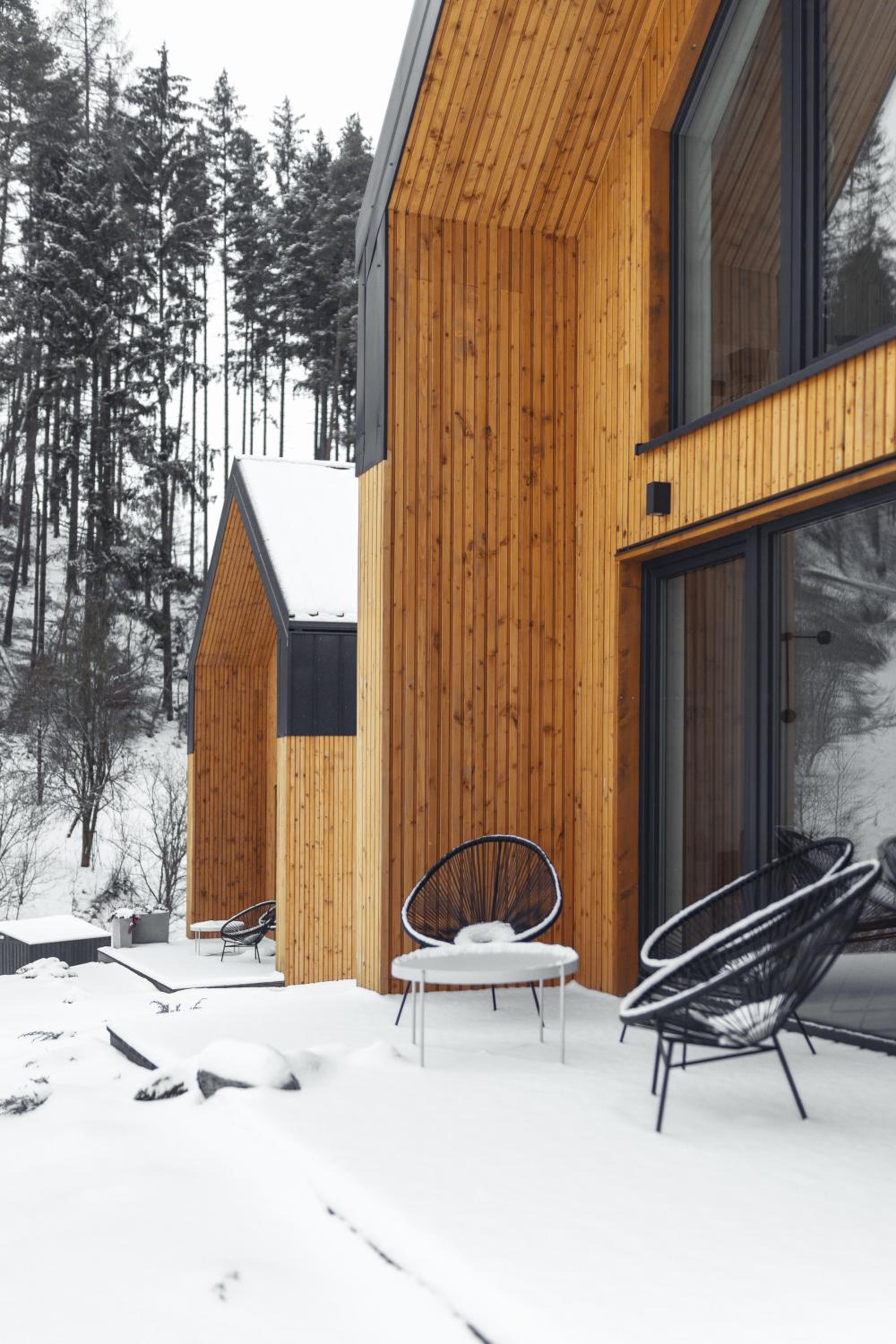Hill & Chill Kudowa Zdrój - nowoczesne stodoły ze strefą SPA, balia, sauna