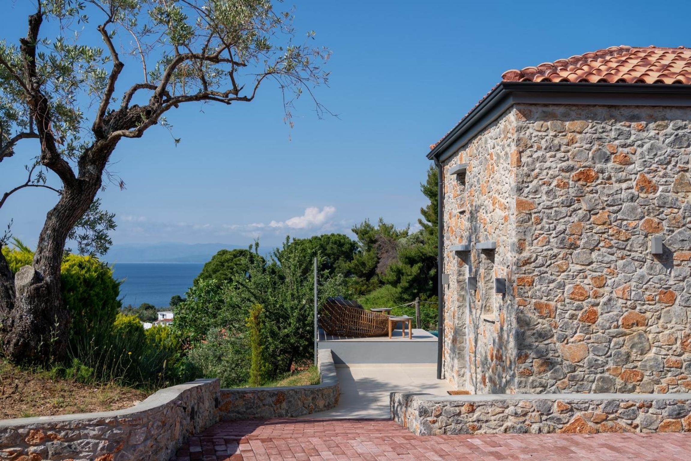 Hotel Stone build suite with private pool - Image 1