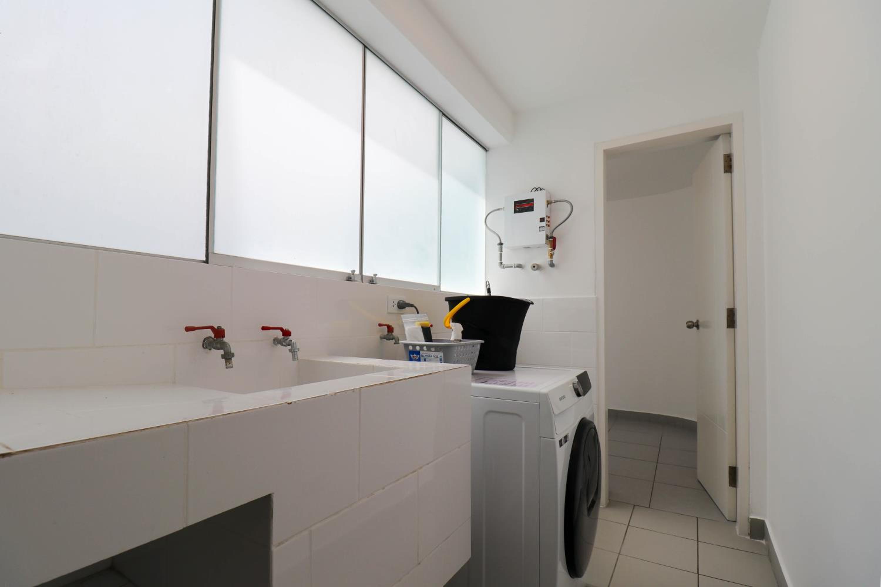 Barranco Suites 3BR Near Malecon By Wynwood House