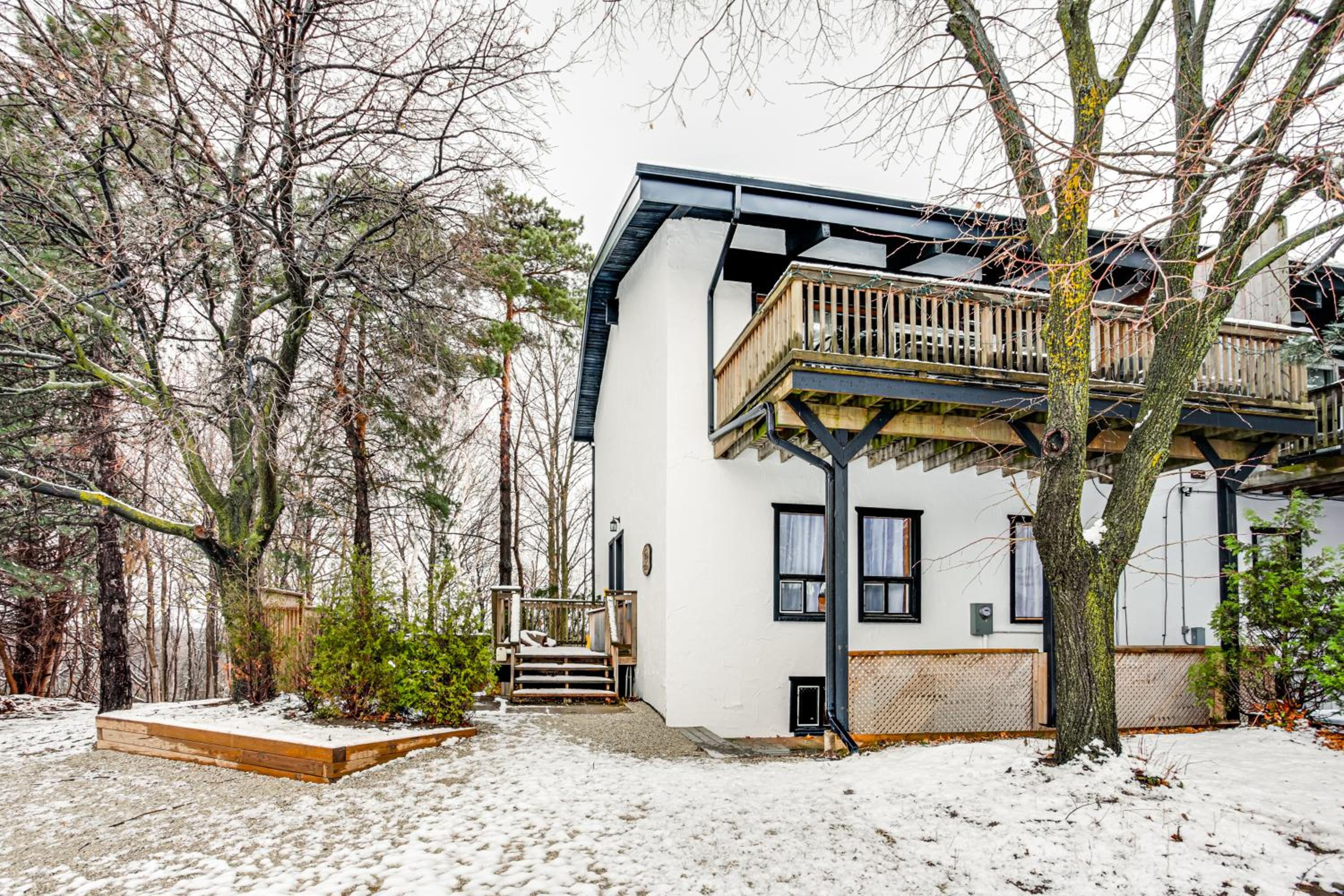 Blue Mtn Chalet with a Sauna, Sleeps 20